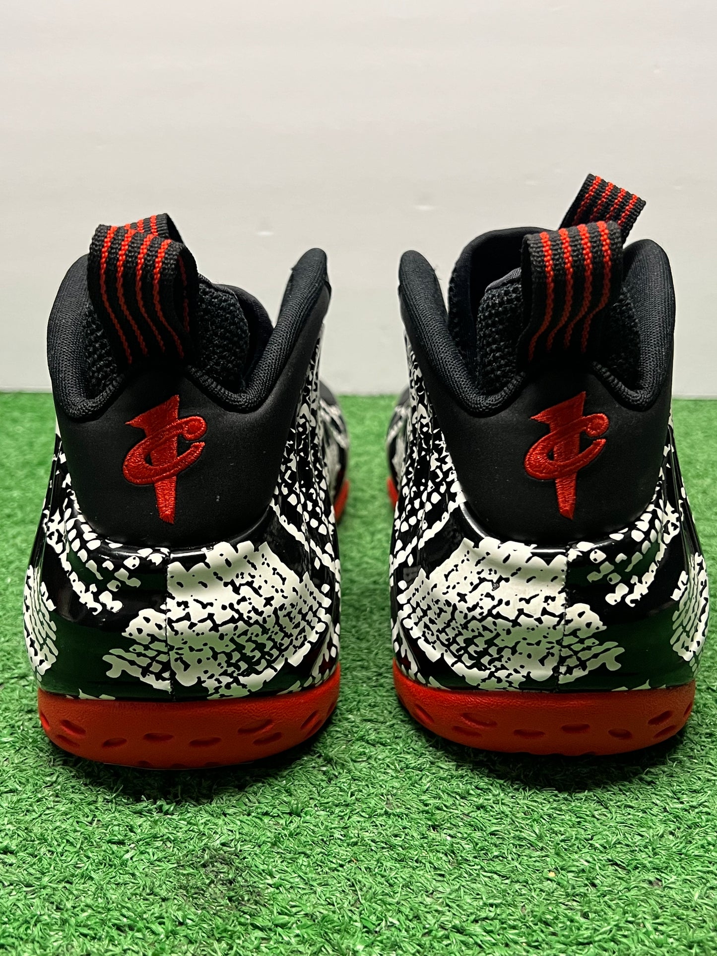 Men’s Nike Foamposite Snakeskin Size 8