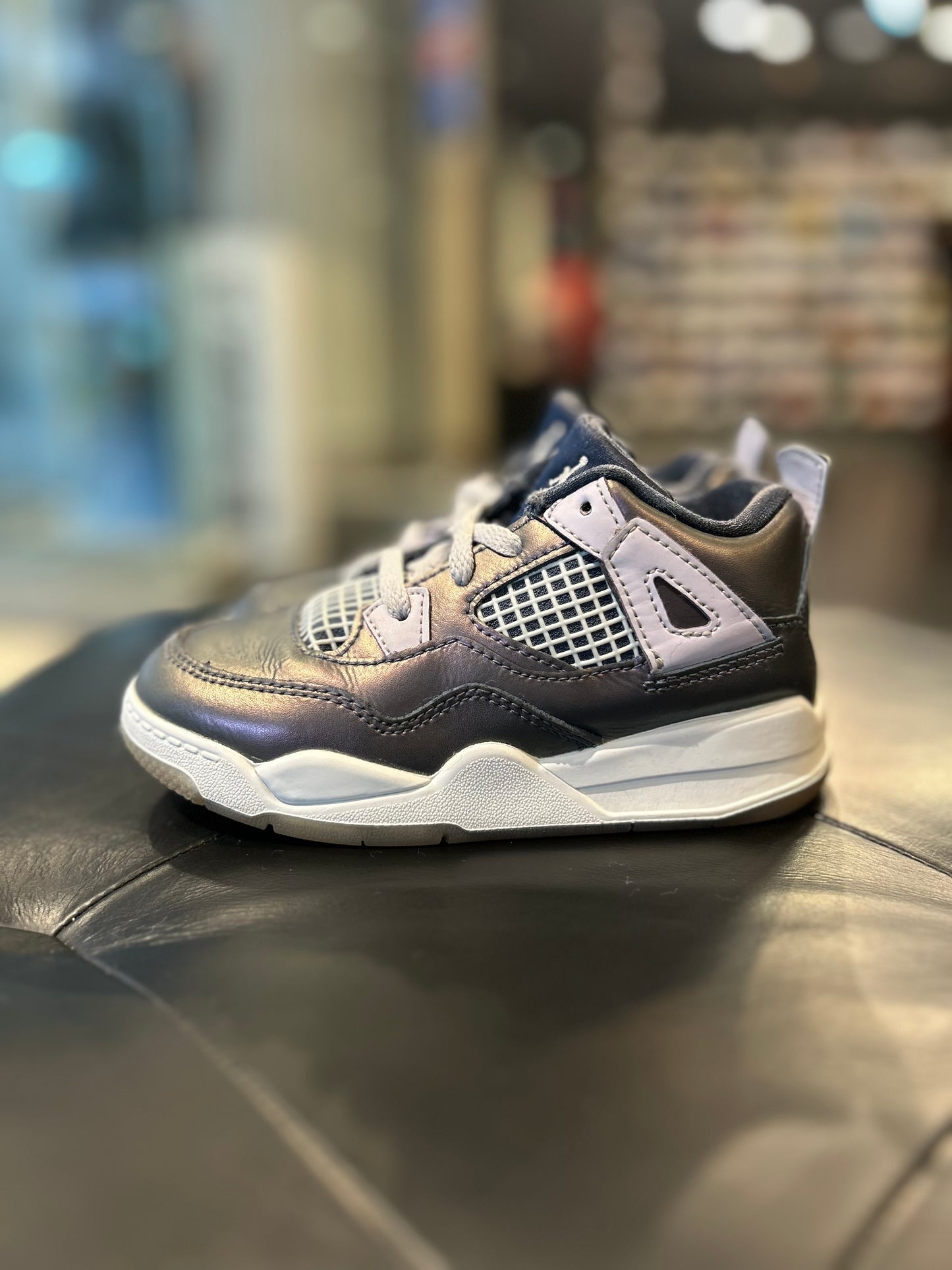 Air Jordan 4 Retro size 10c Kids