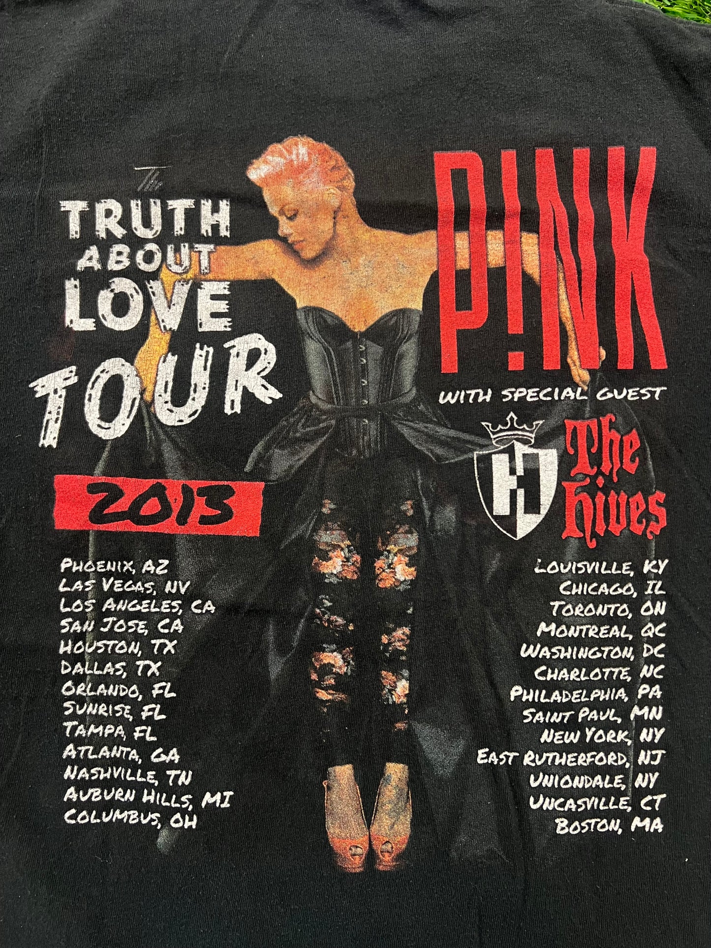 Vintage Pink Tour Tee 2013 Size Small