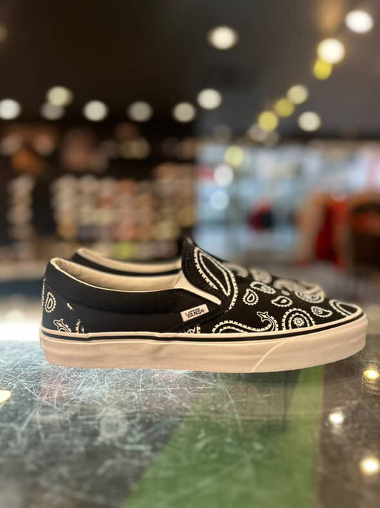 Men’s Vans Slip On Black Bandana Size 9