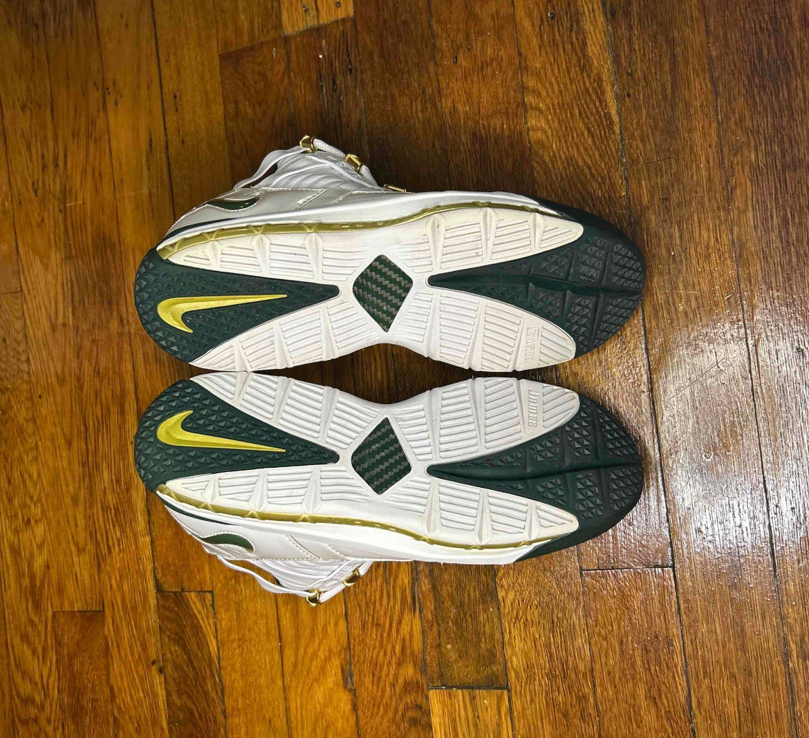 Nike LeBron 3 SVSM Home size 9 Men Shoes