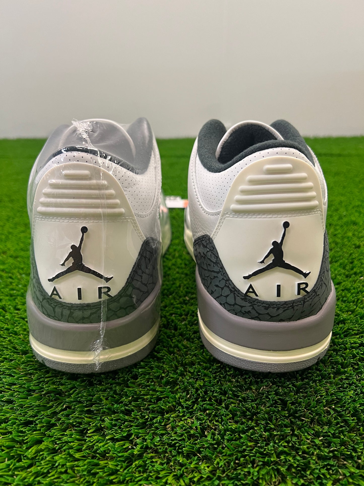 Men’s Air Jordan 3 Grey Cement Size 11.5 Shoes Brand New