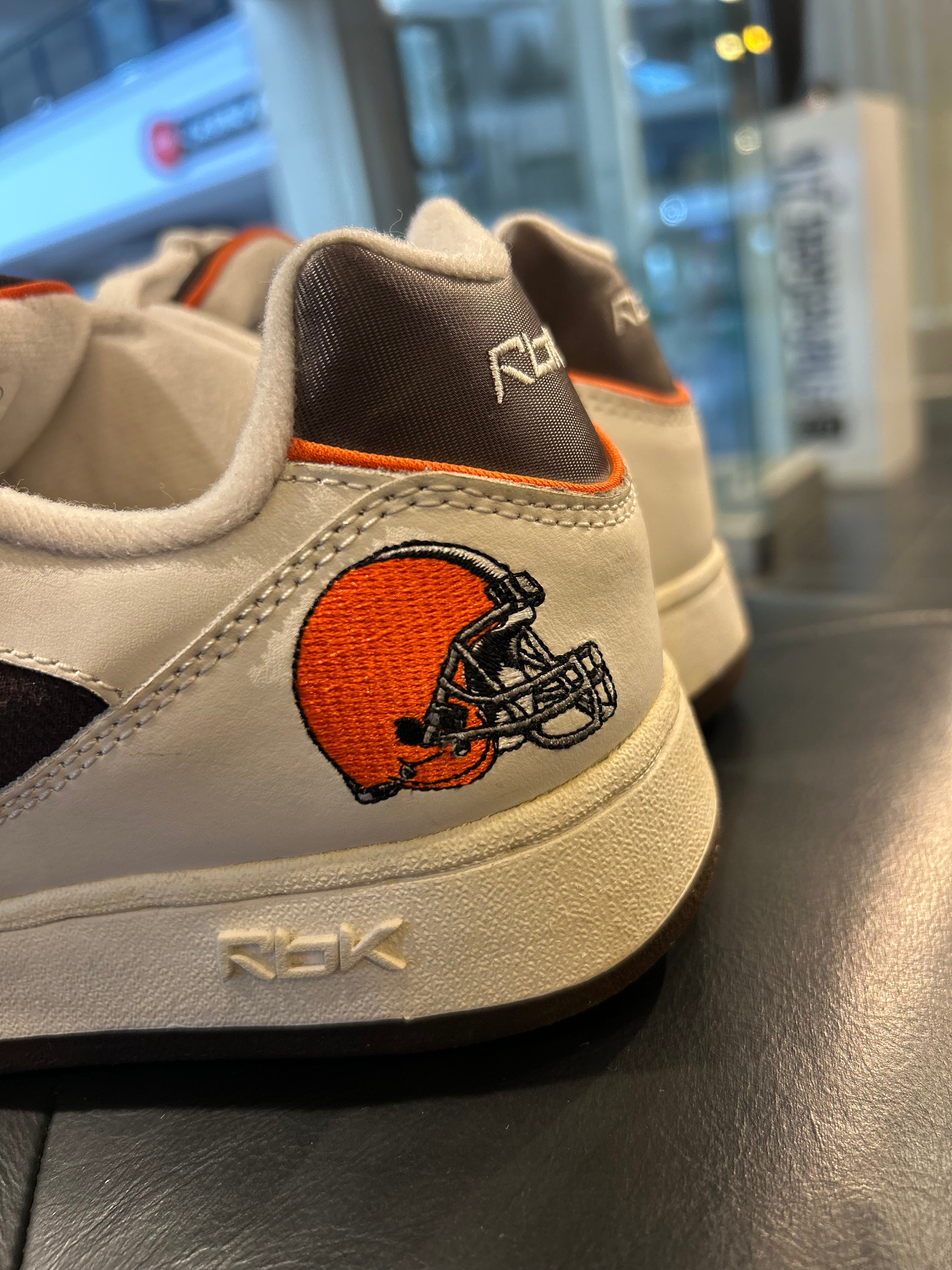 Reebok NFL Cleveland Browns Retro Low Top Size 8.5