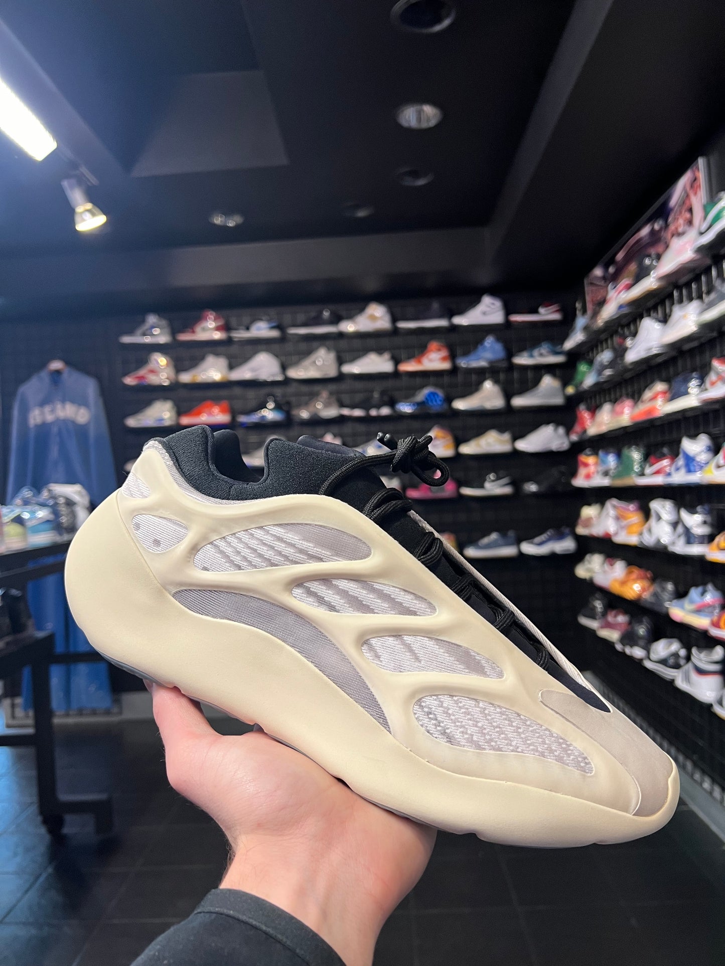 Men’s Yeezy 700 Azael Brand New