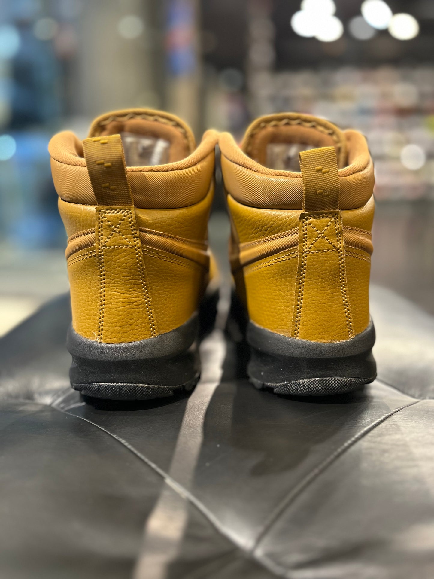 Nike Manoa Boots Size 7y