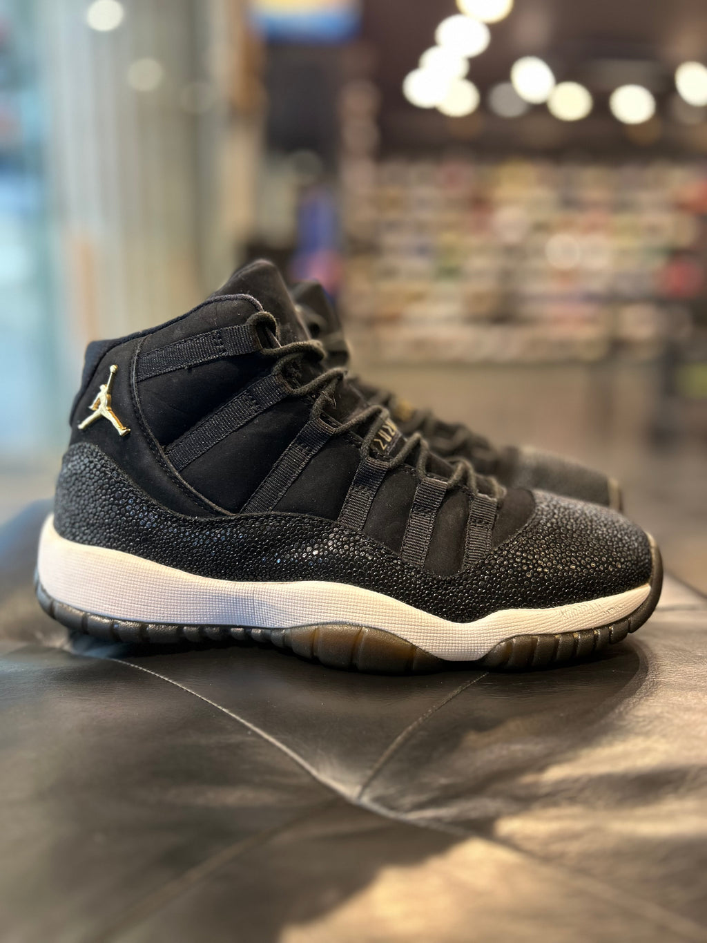 Air Jordan 11 Retro Heiress Stingray size 6y Gradeschool Shoes