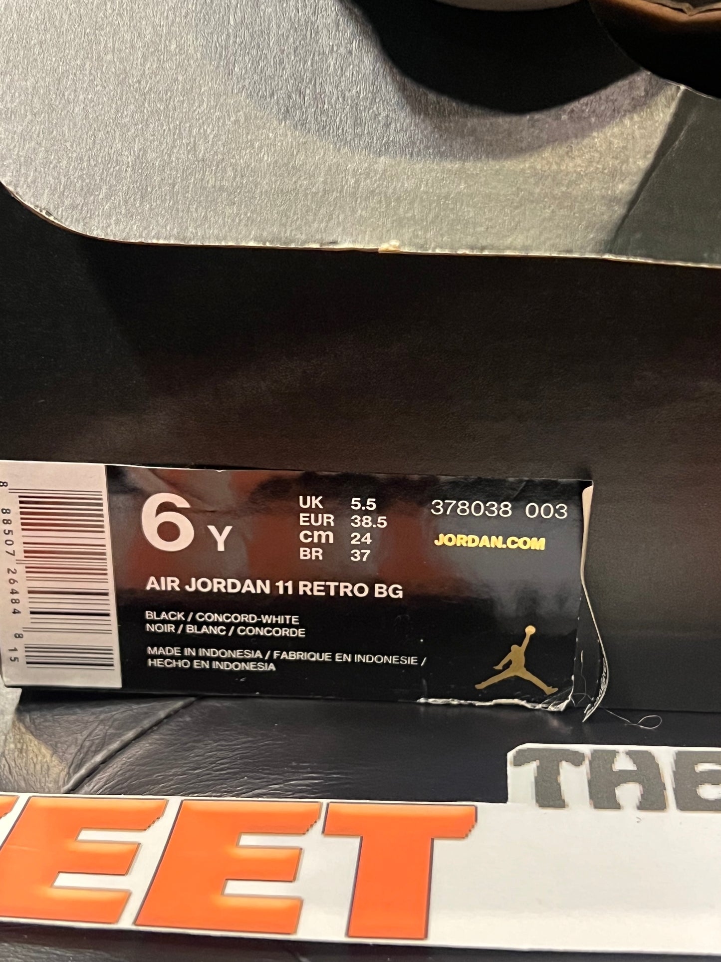 Pre Owned Air Jordan 11 Space Jam gs size 6Y shoe