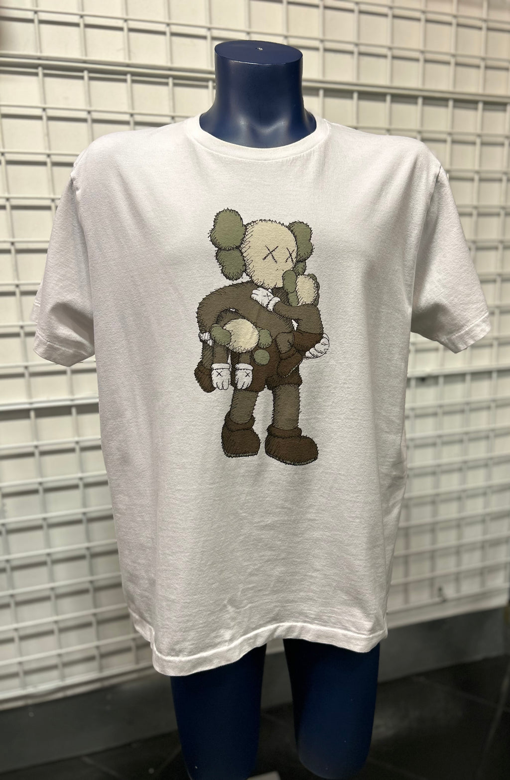 Kaws Uniqlo T-Shirt Size XXL Men’s