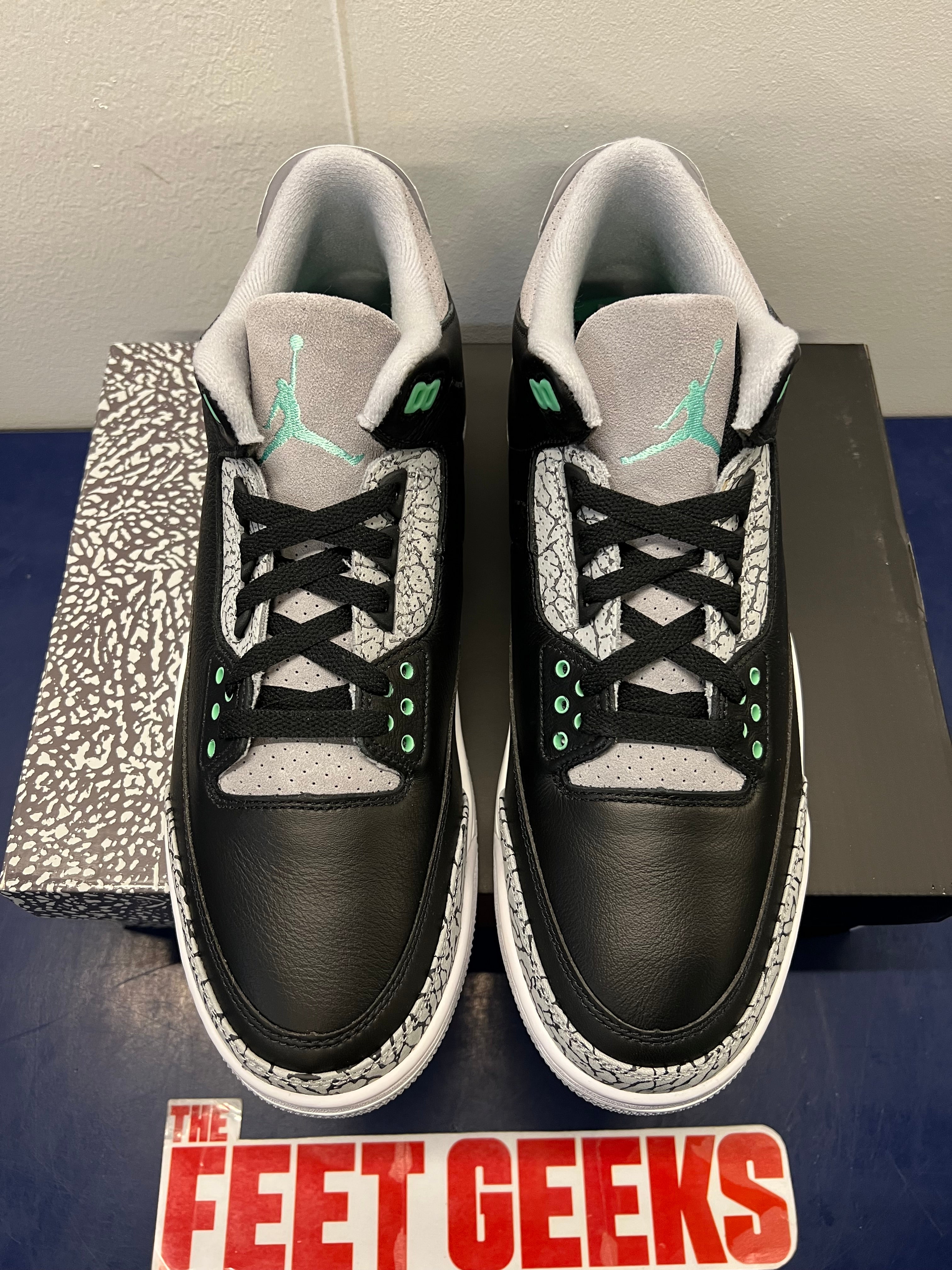 Men’s Air Jordan 3 Green Glow Size 11.5