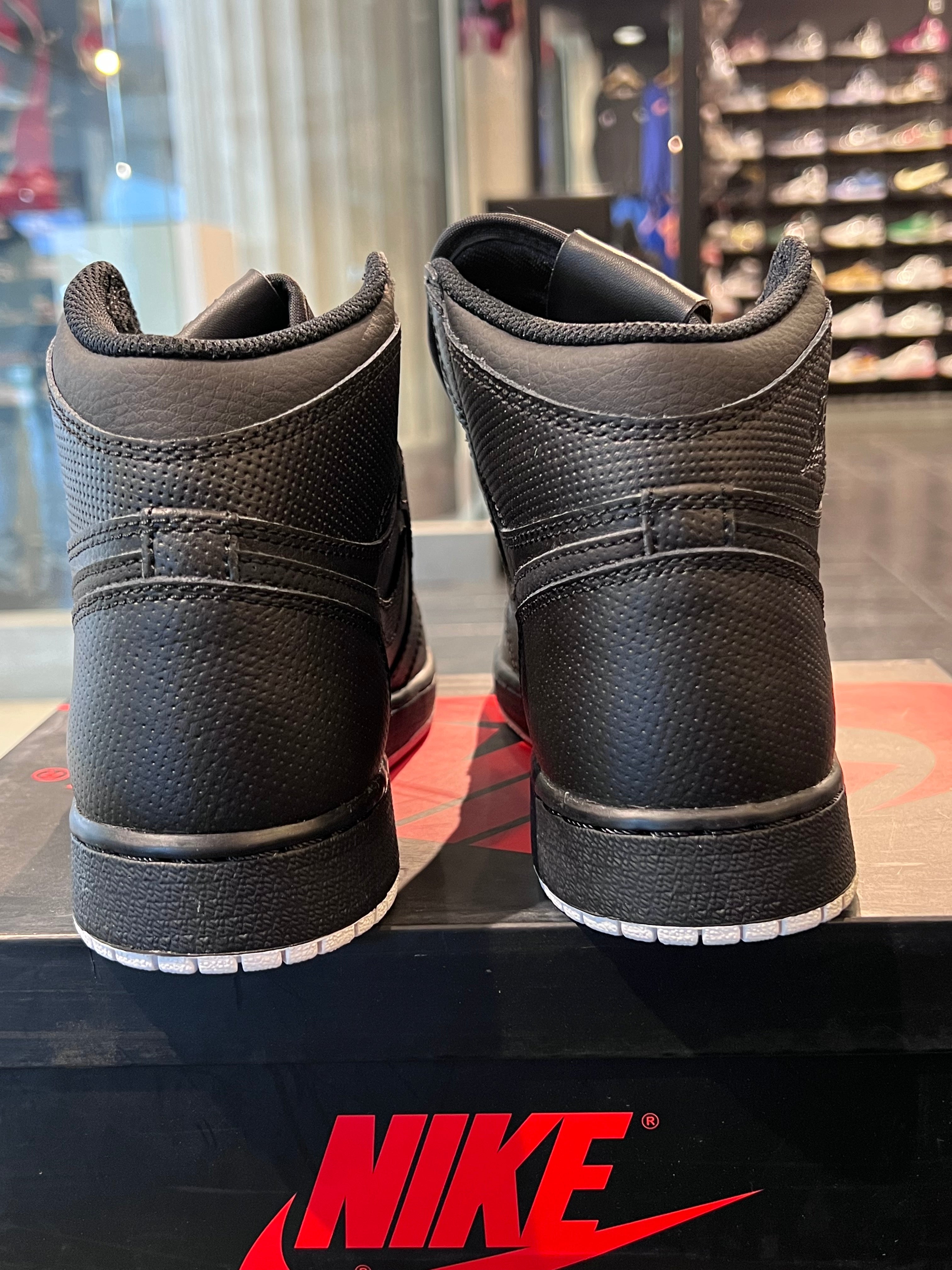 Gradeschool Air Jordan 1 Perforated Size 5.5y