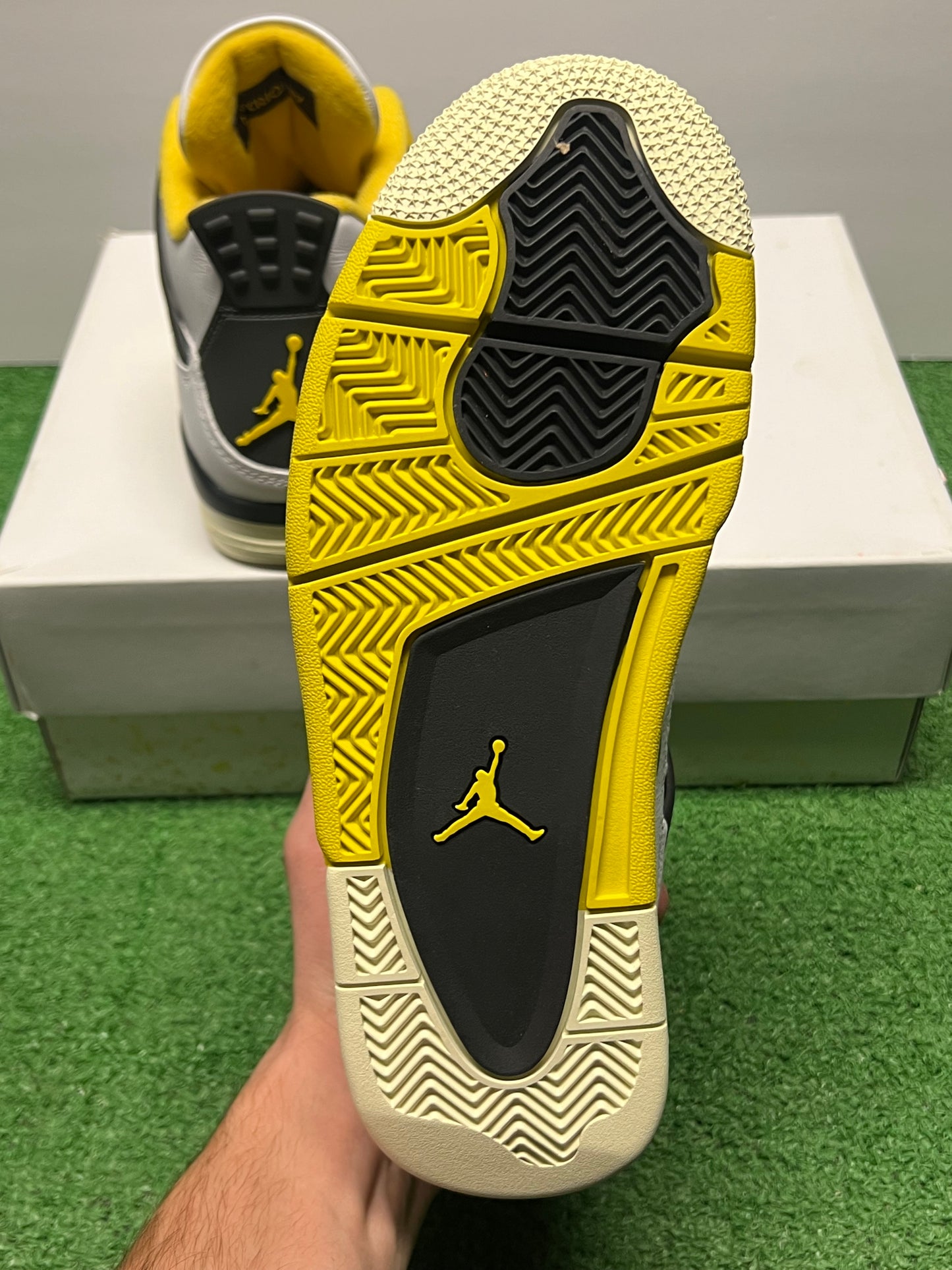 Women’s Air Jordan 4 Vivid Sulfur Size 8.5