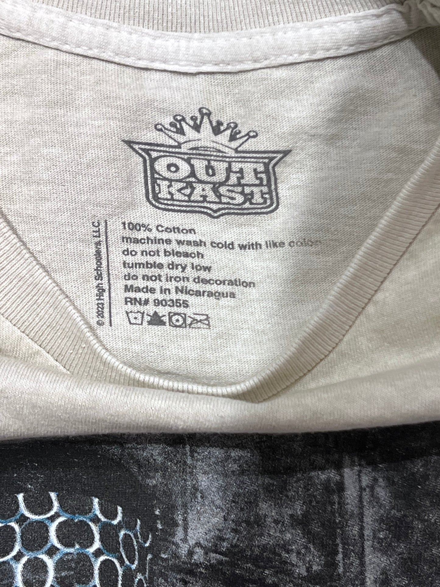 OutKast Tee Size M