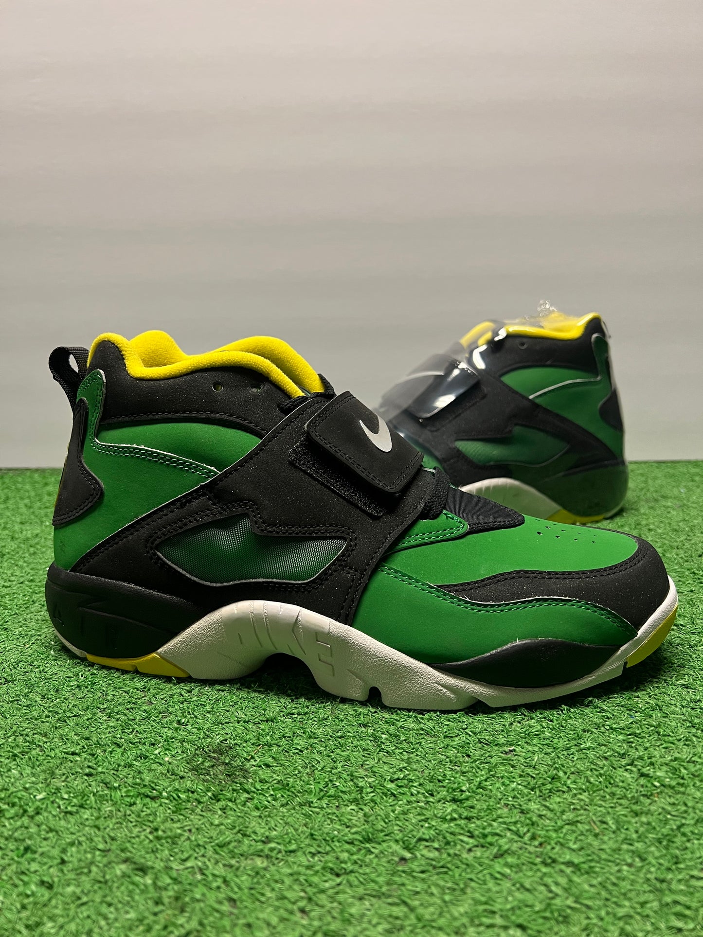 Men’s Nike Diamond Turf Oregon Size 8.5
