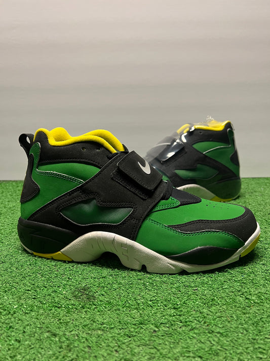 Men’s Nike Diamond Turf Oregon Size 8.5