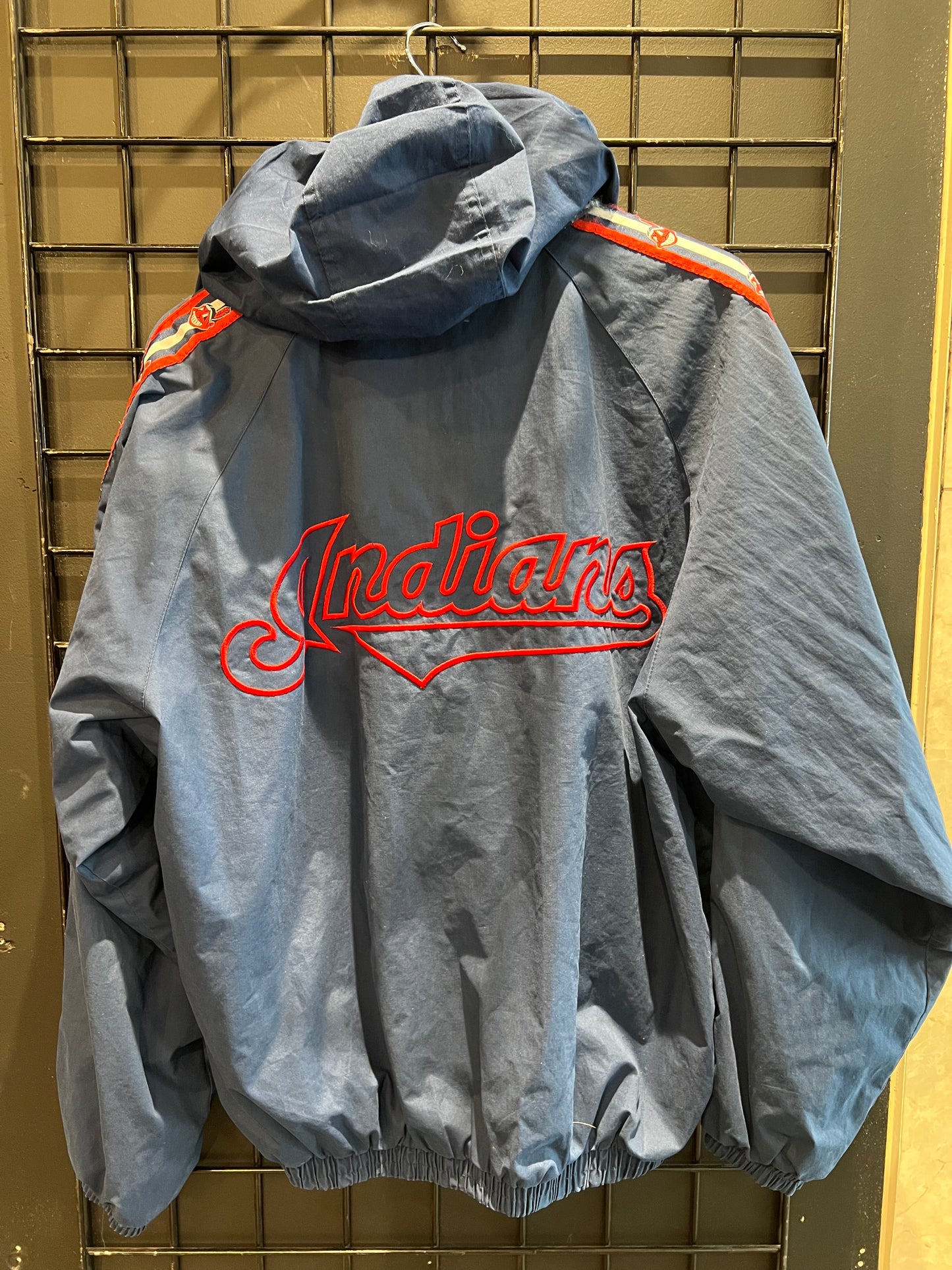 Men’s Pro Player Cleveland Indians Windbreaker Size M
