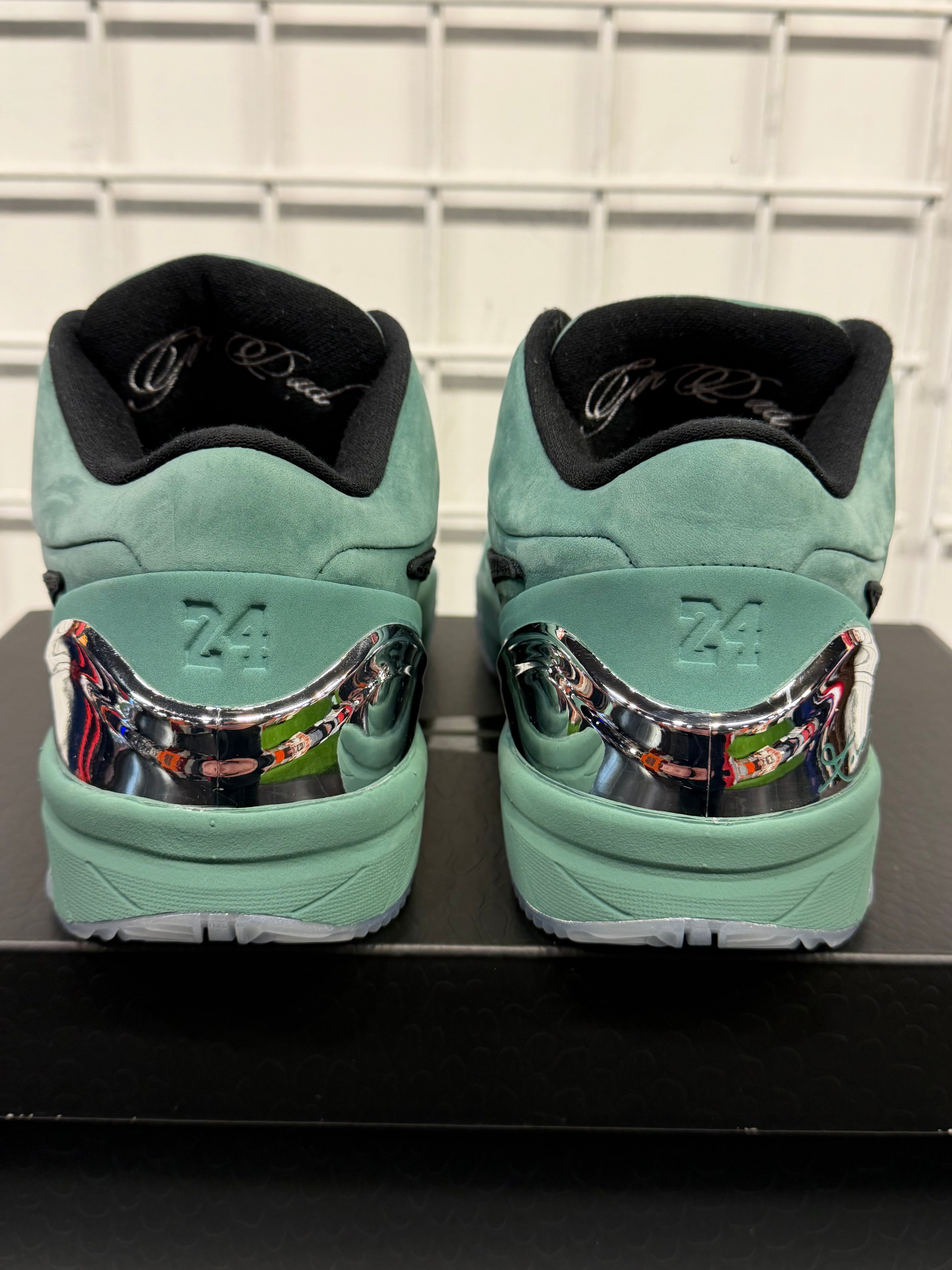 Men’s Kobe 4 Girl Dad Brand New Shoes Size 9.5