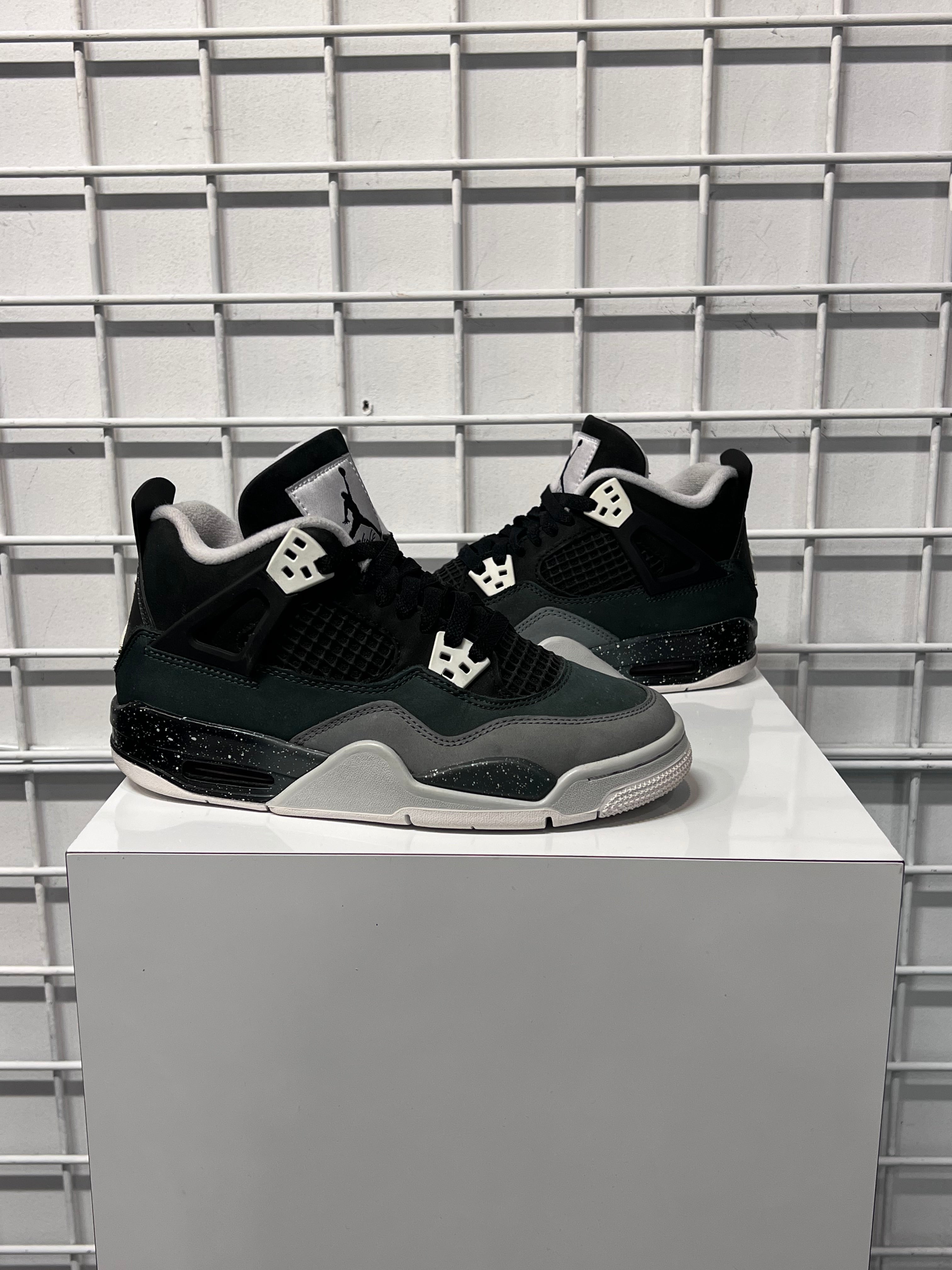 Air Jordan 4 Fear Size 5y Gradeschool Shoes