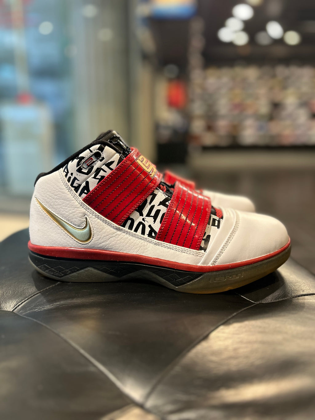 Nike LeBron James Soldier 3 Size 9 Men’s Shoes