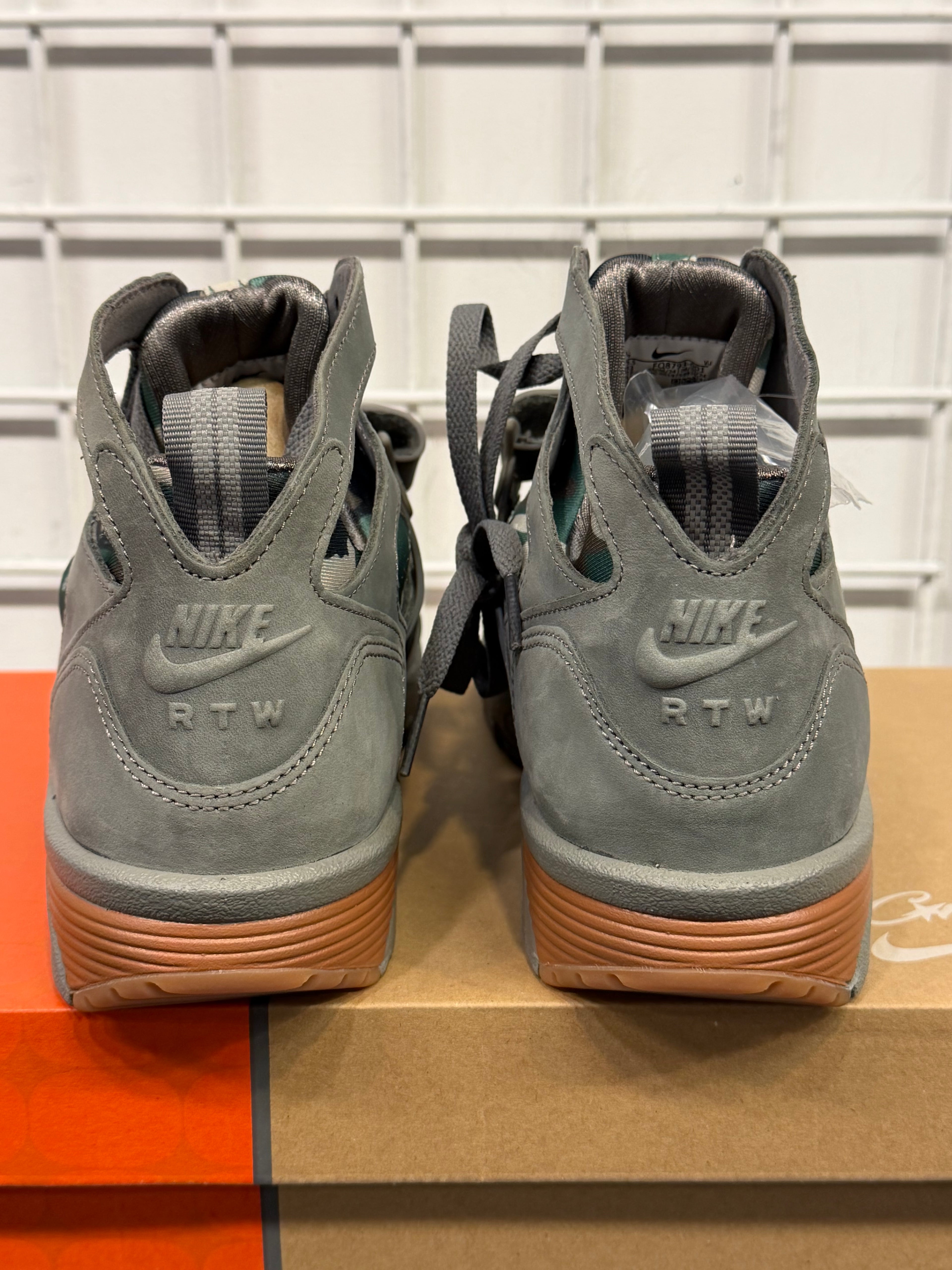 Nike Air Huarache Corteiz Size 9.5 Men’s Shoes
