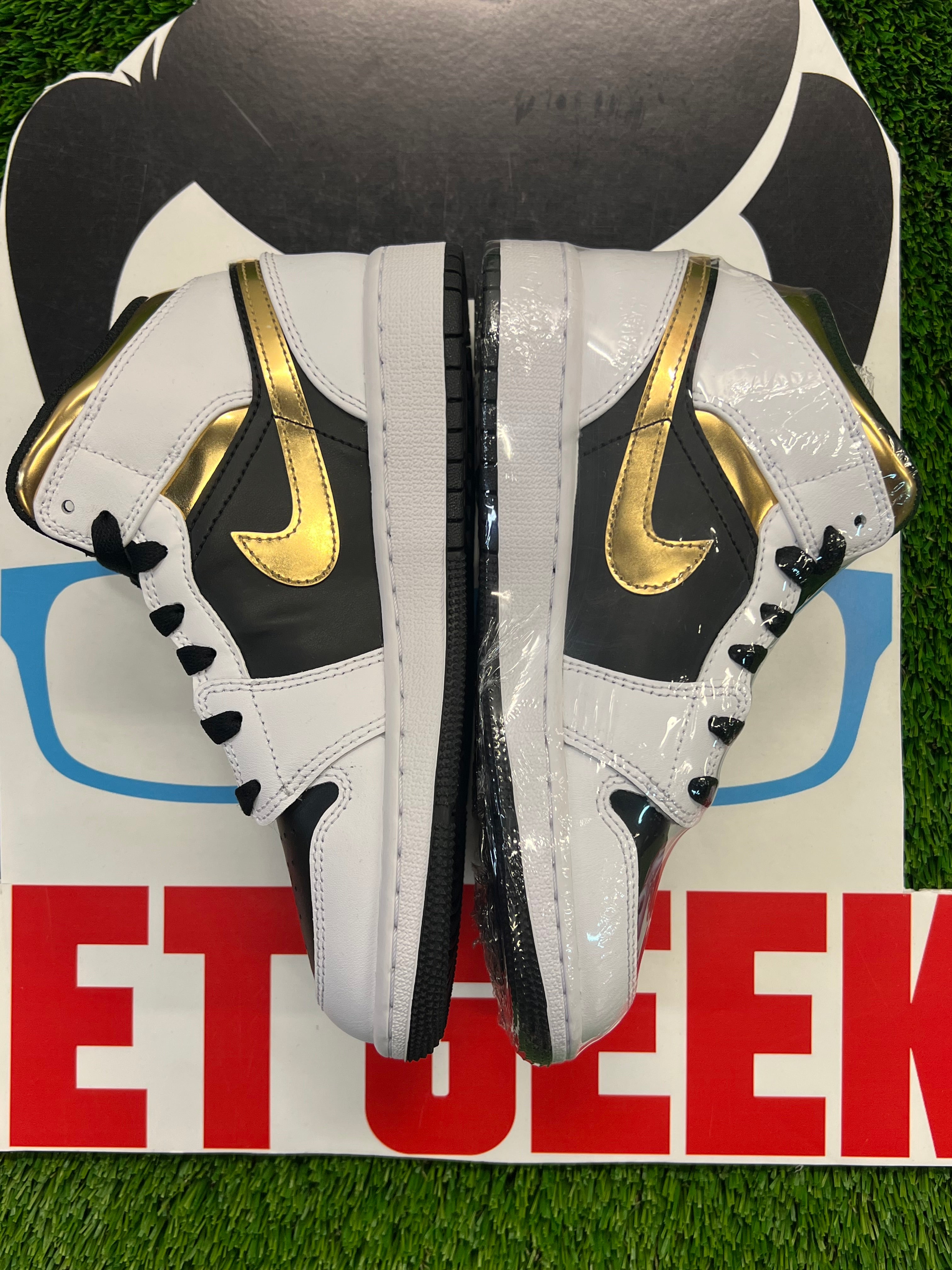 Air Jordan 1 Mid Gold size 4y Brand New Gs