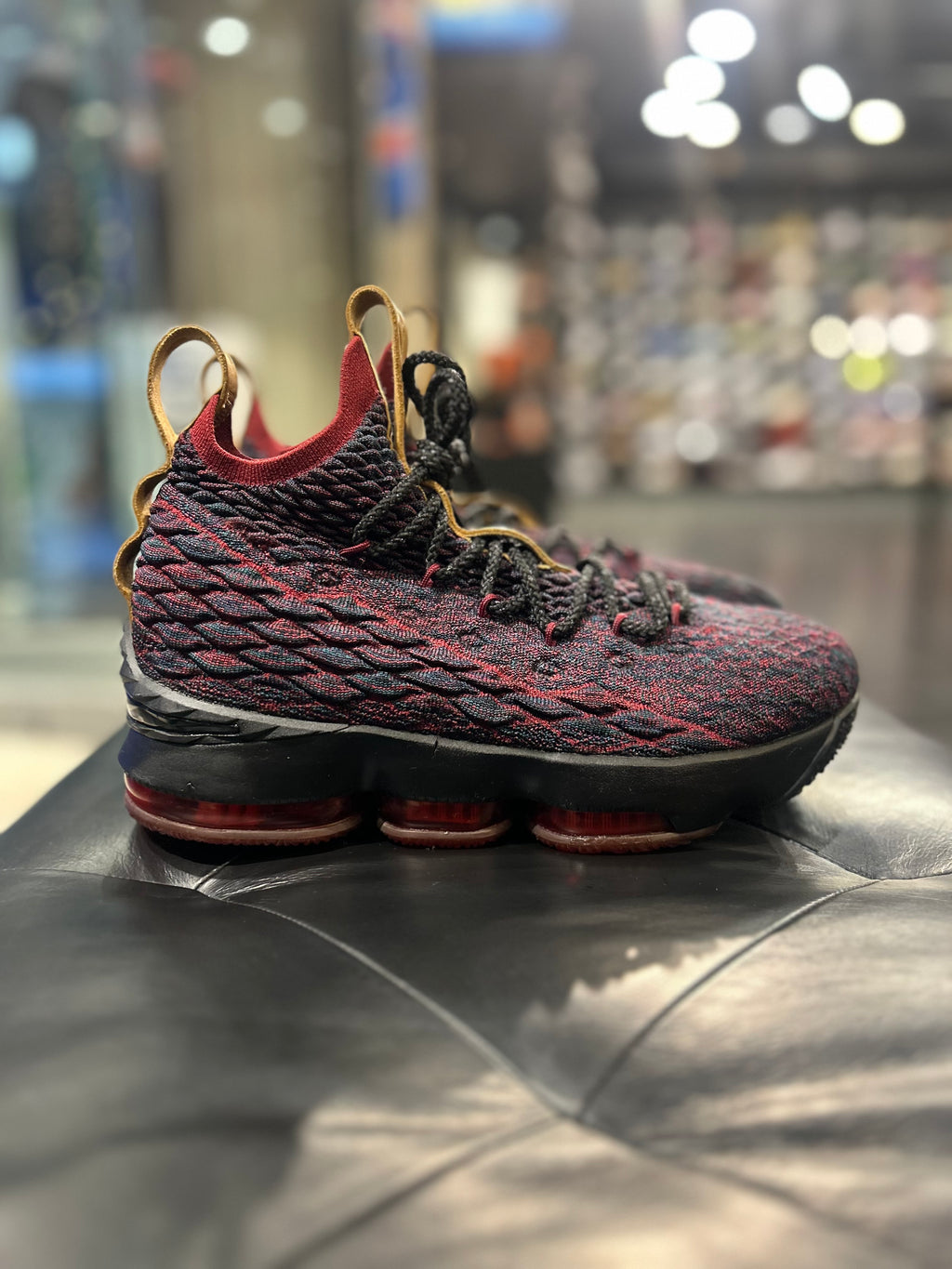 Nike LeBron 15 New Heights size 7y Gradeschool