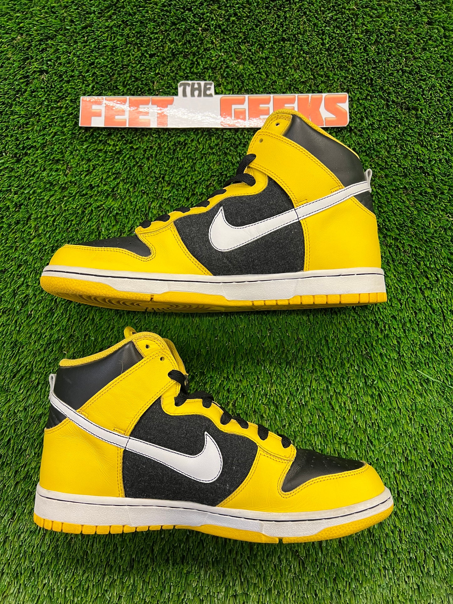 Men’s 2009 Nike Dunk High Varsity Maize size 9.5 Shoes used og box