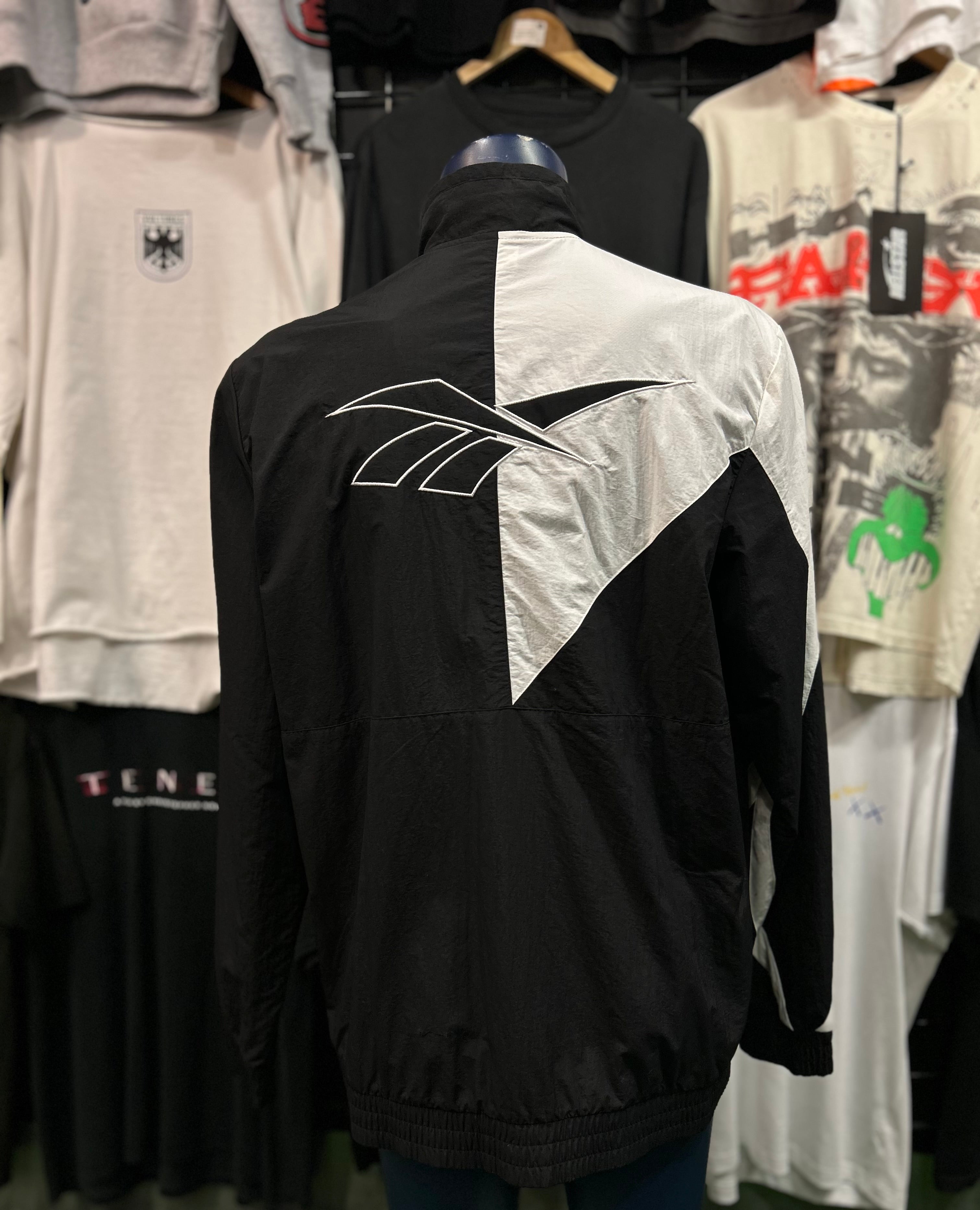 Reebok Classic Black White Zip Up Jacket Size XL Men’s