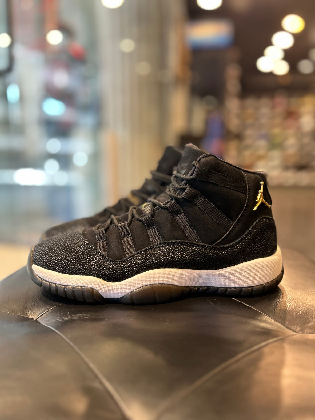 Air Jordan 11 Retro Heiress Stingray size 6y Gradeschool Shoes
