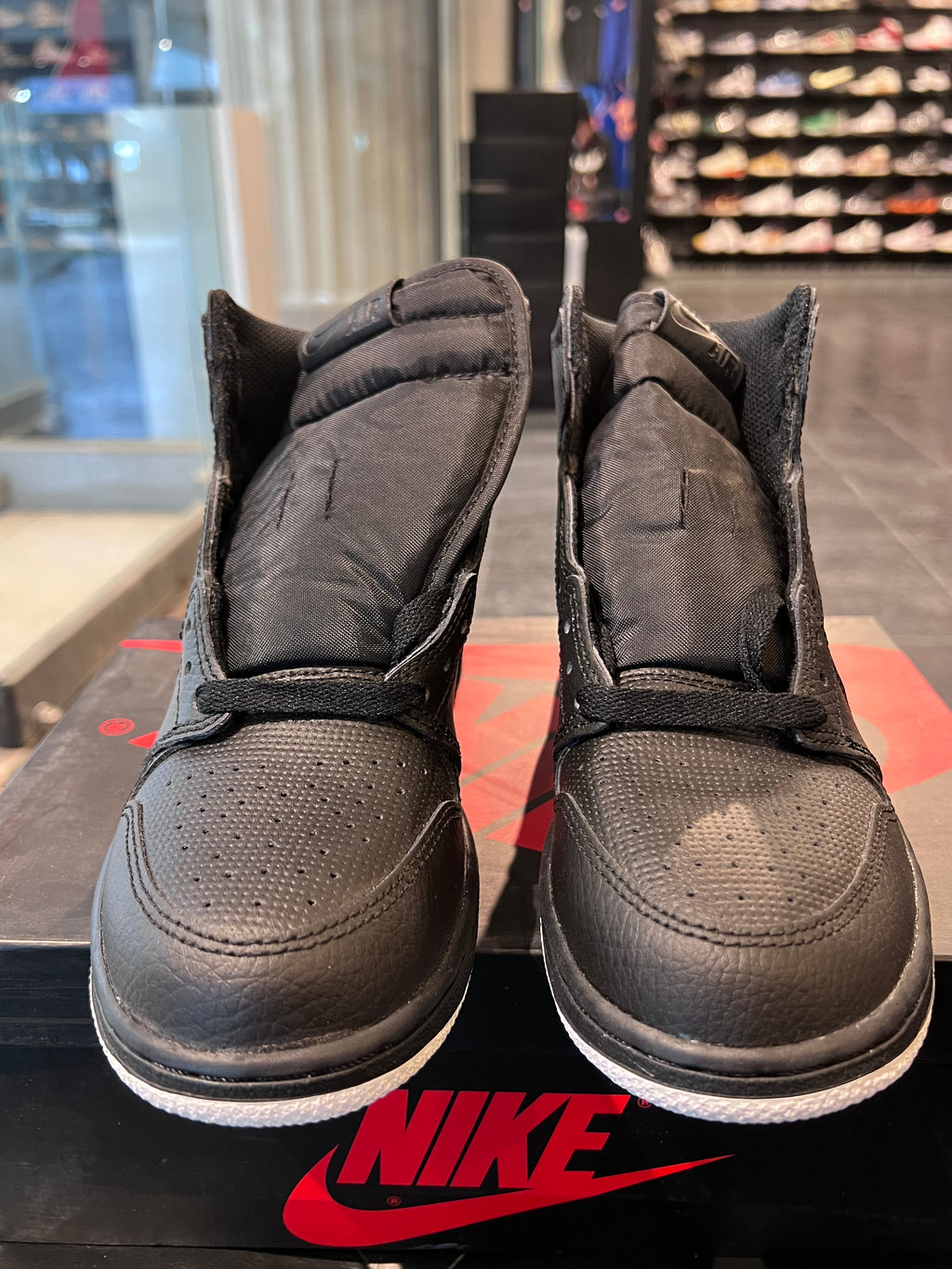 Gradeschool Air Jordan 1 Perforated Size 5.5y