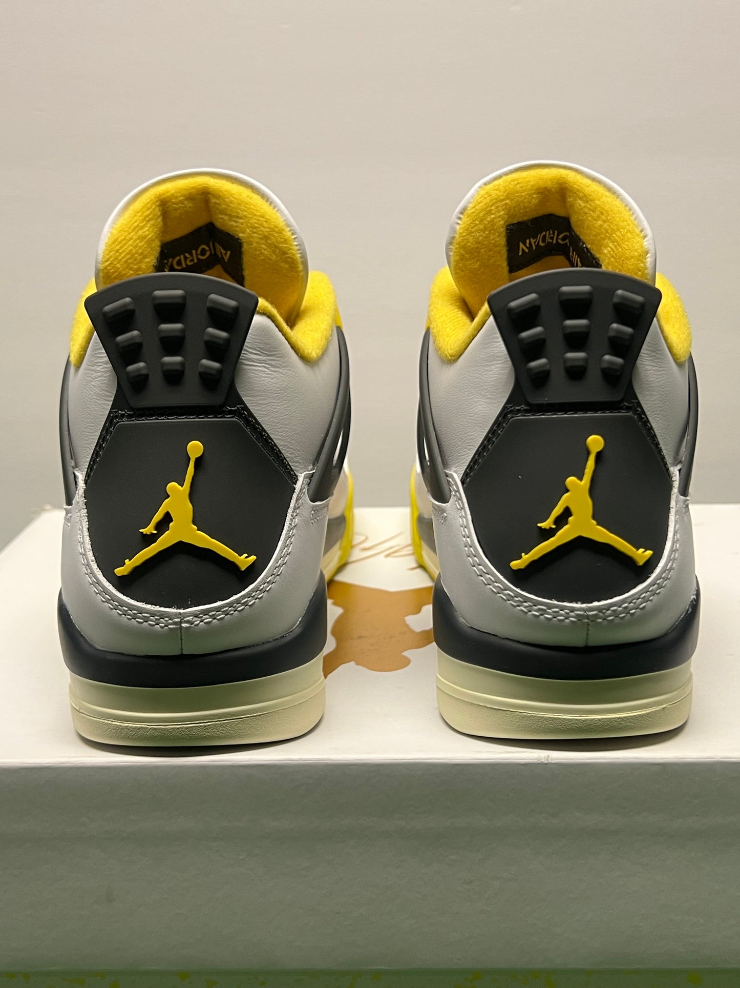 Women’s Air Jordan 4 Vivid Sulfur Size 8.5