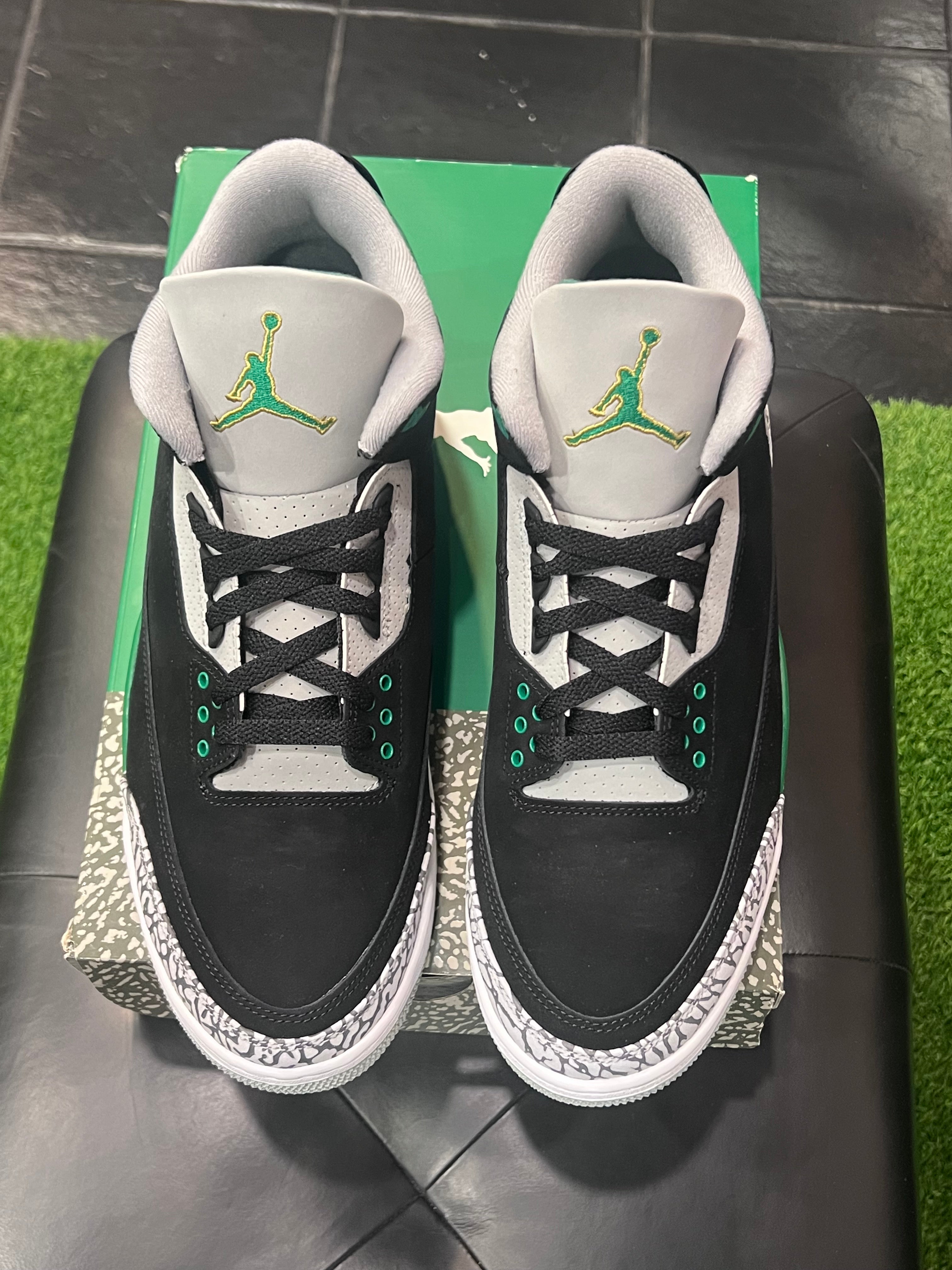 Men’s Air Jordan 3 Pine Green Size 12 Shoes