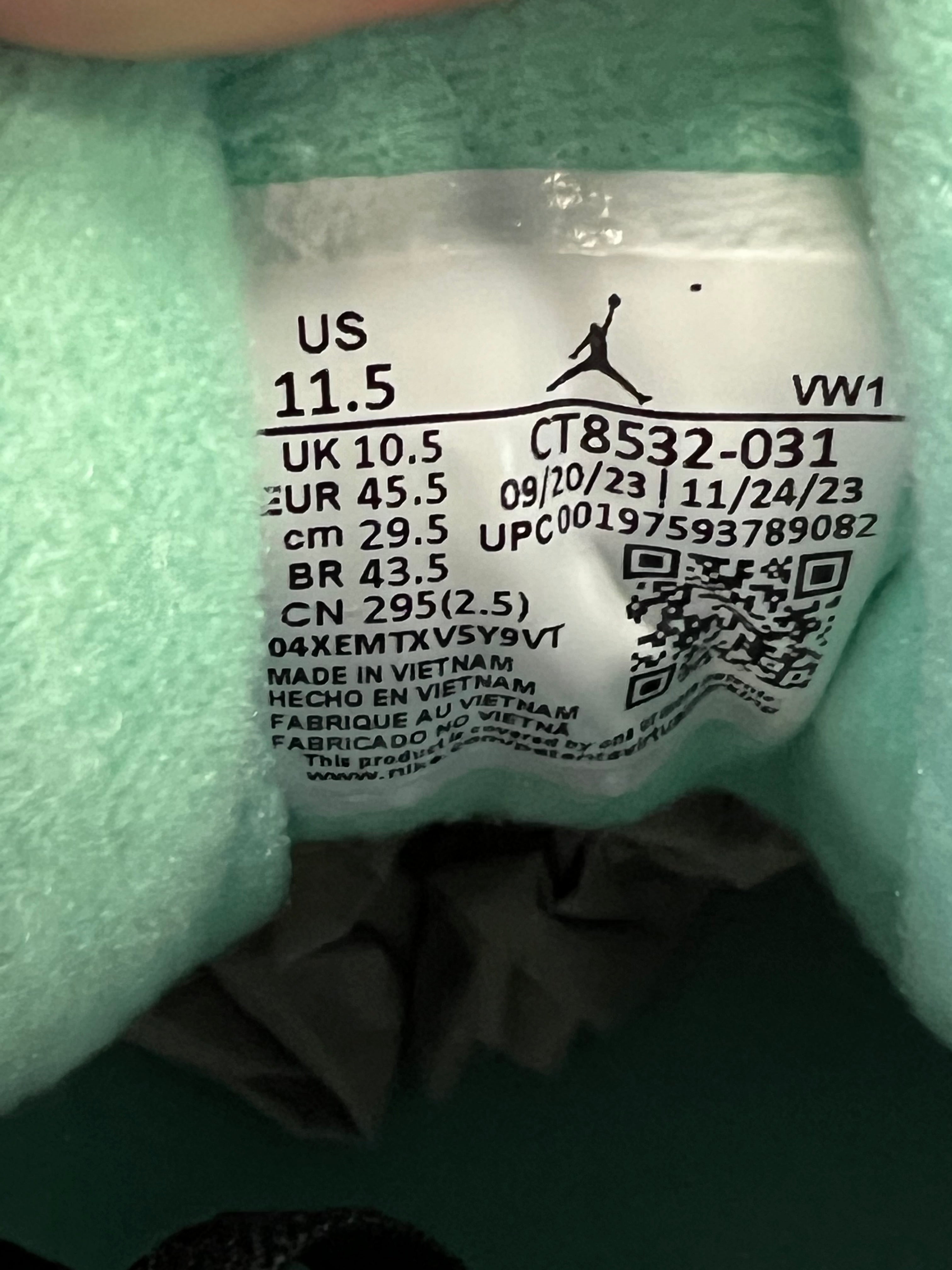 Men’s Air Jordan 3 Green Glow Size 11.5