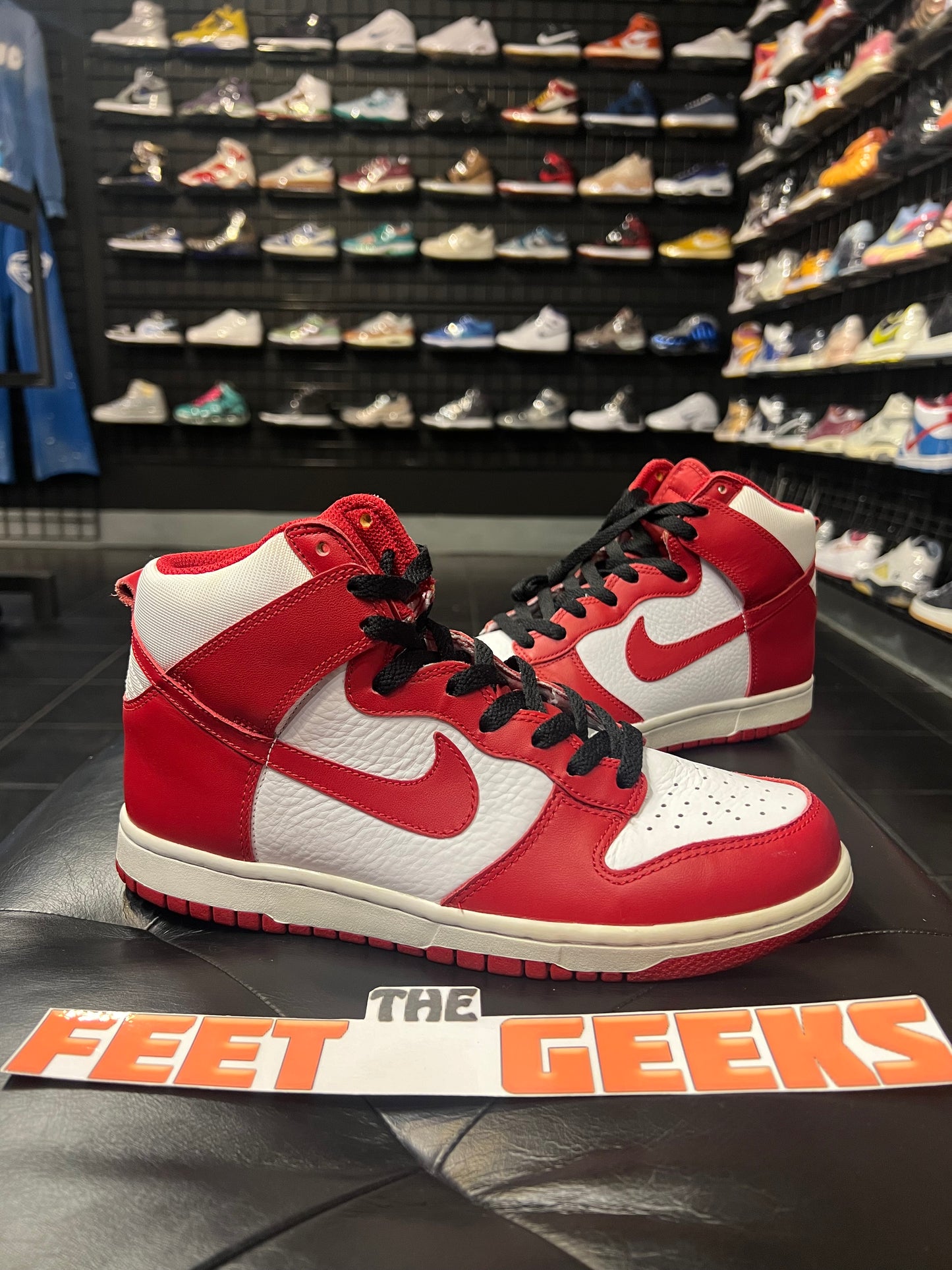 Pre Owned Nike Dunk High 2009 University Red size 8