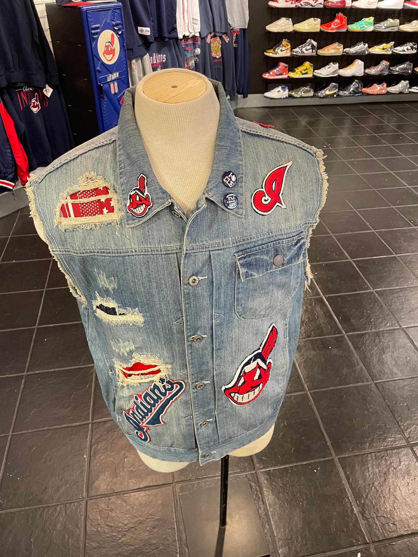 Vintage Cleveland Indians Denim Vest Size L/XL