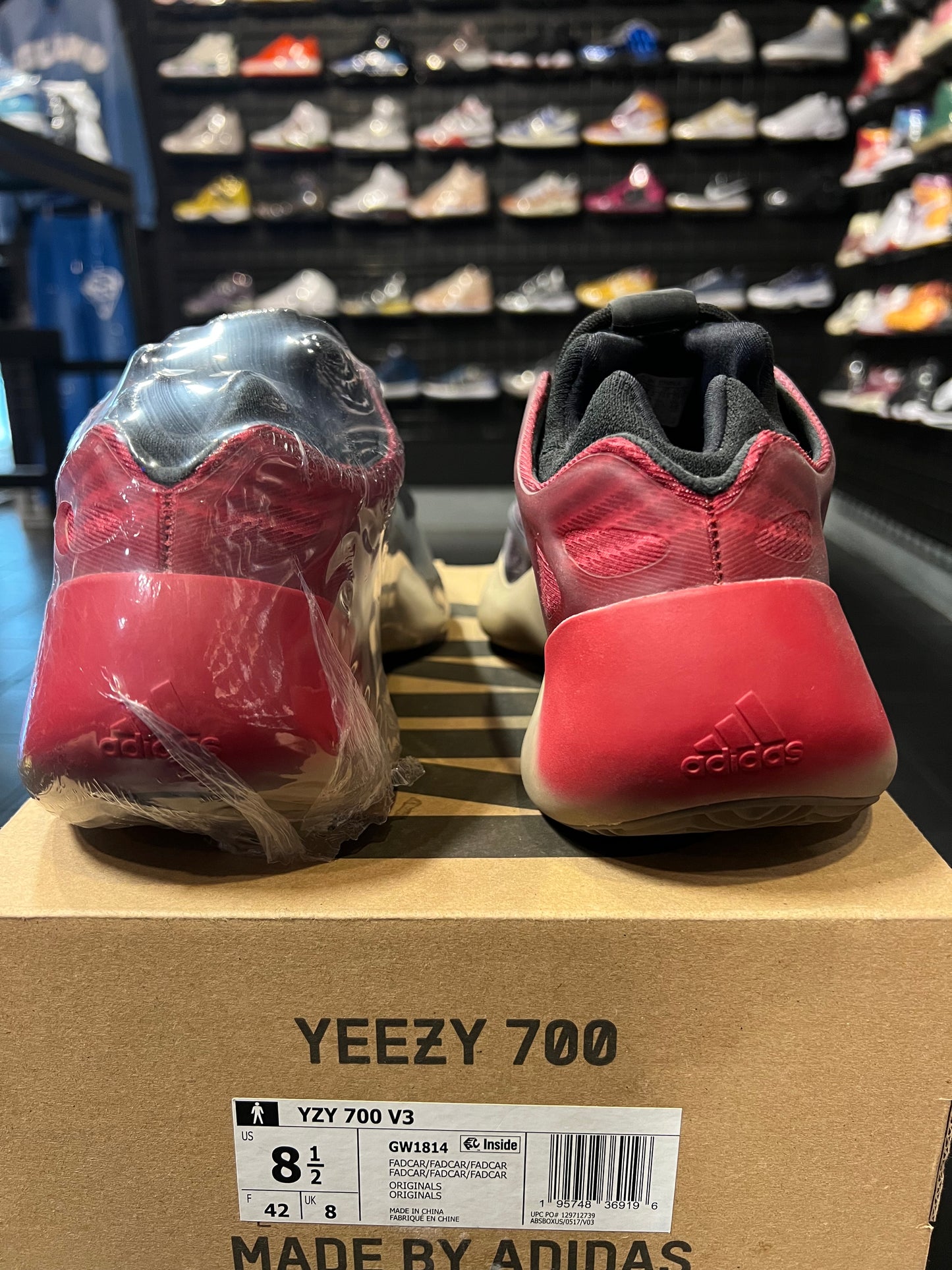 Men’s Yeezy 700 Faded Carbon Brand New