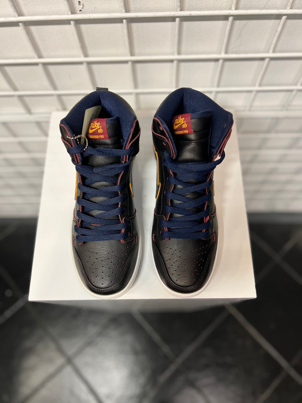 Nike SB Dunk High Cavs Size 8 Men’s Shoes