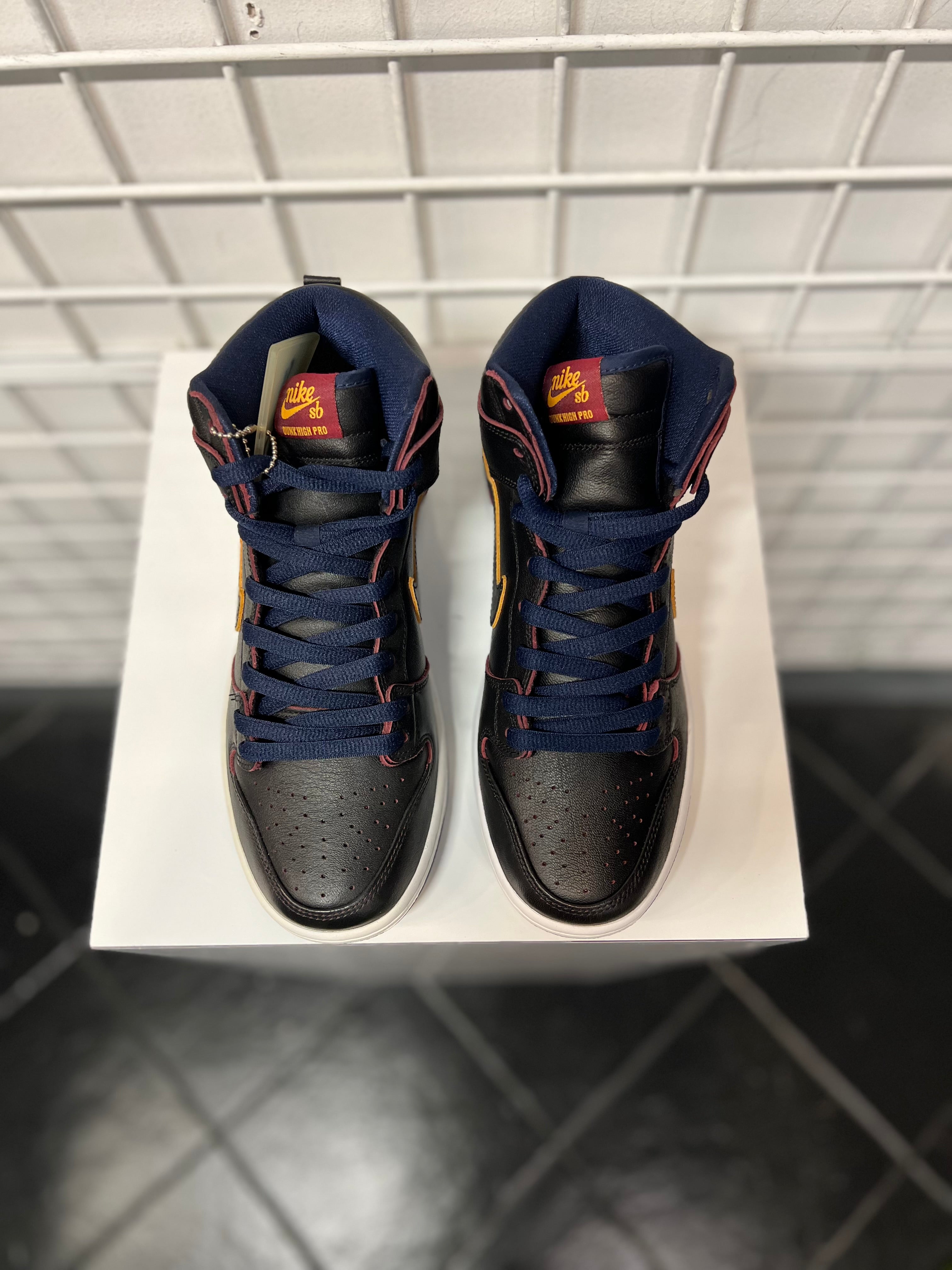 Nike SB Dunk High Cavs Size 8 Men’s Shoes