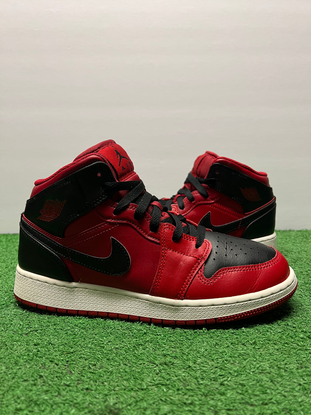 Gradeschool Air Jordan 1 Mid Size 6.5y