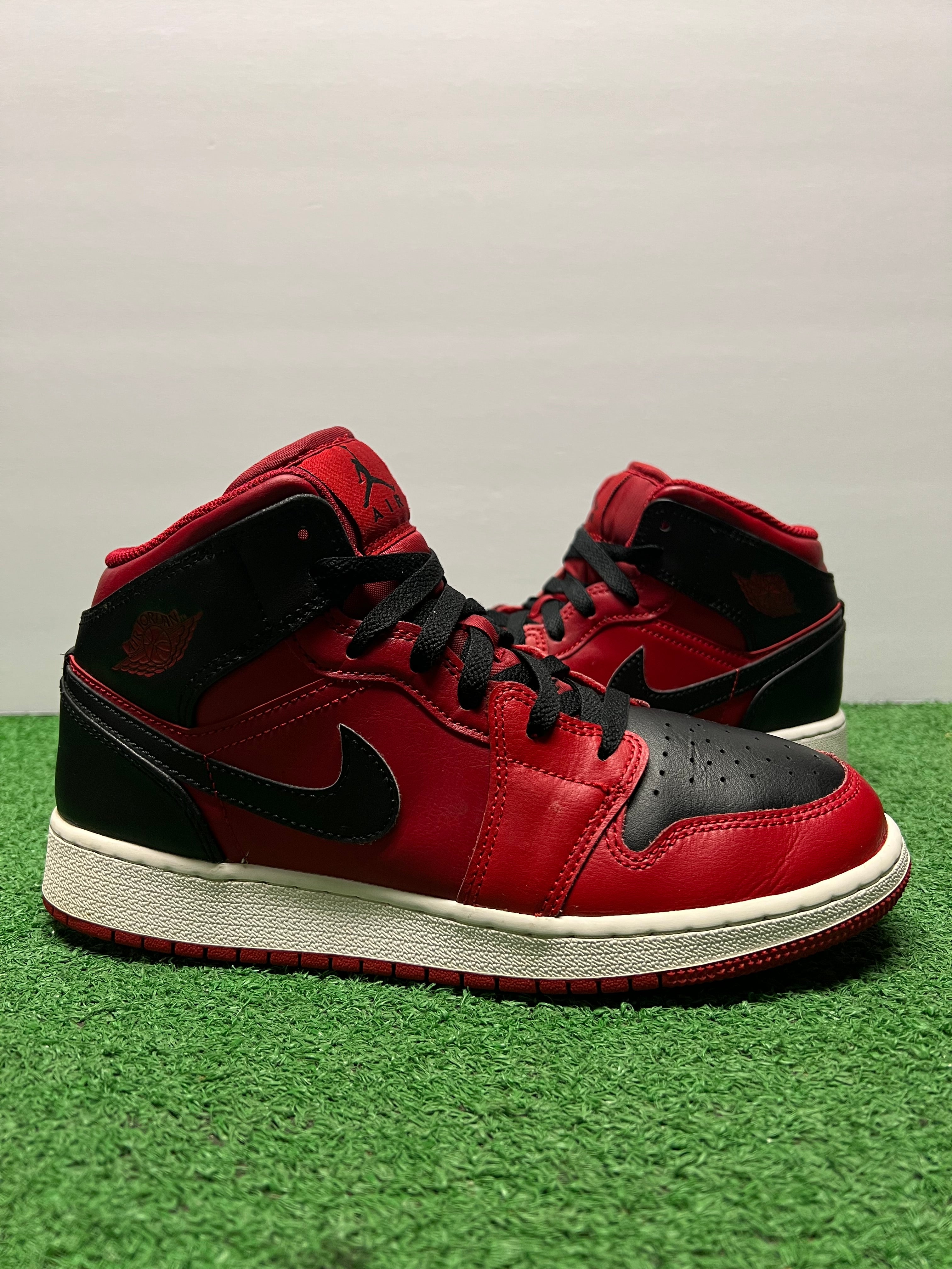 Gradeschool Air Jordan 1 Mid Size 6.5y