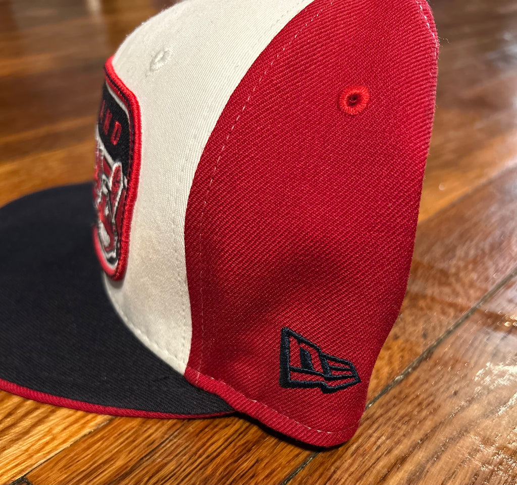 New Era 59FIFTY Cleveland Indians Retro Oval Script Pinwheel Fitted Cap White Red Black 7 5/8 60.6cm Cooperstown Collection