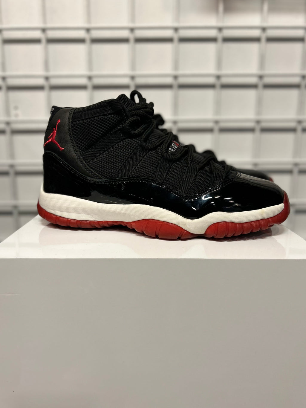 Air Jordan 11 Retro Bred 2001 Size 10 Men’s Shoes