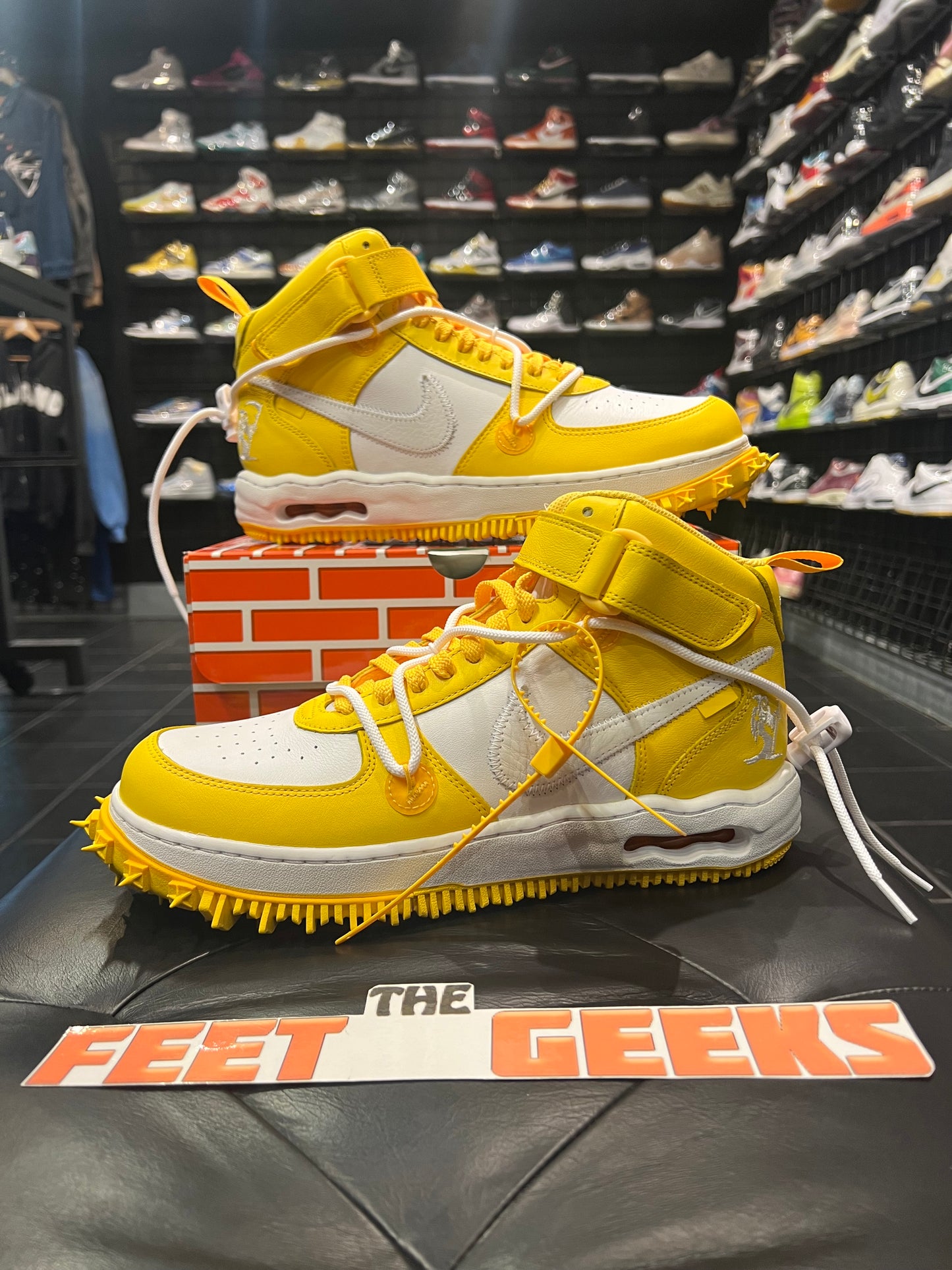 Mens Nike Air Force 1 Mid Off-White Varisty Maize Size 10.5 Shoes Brand New