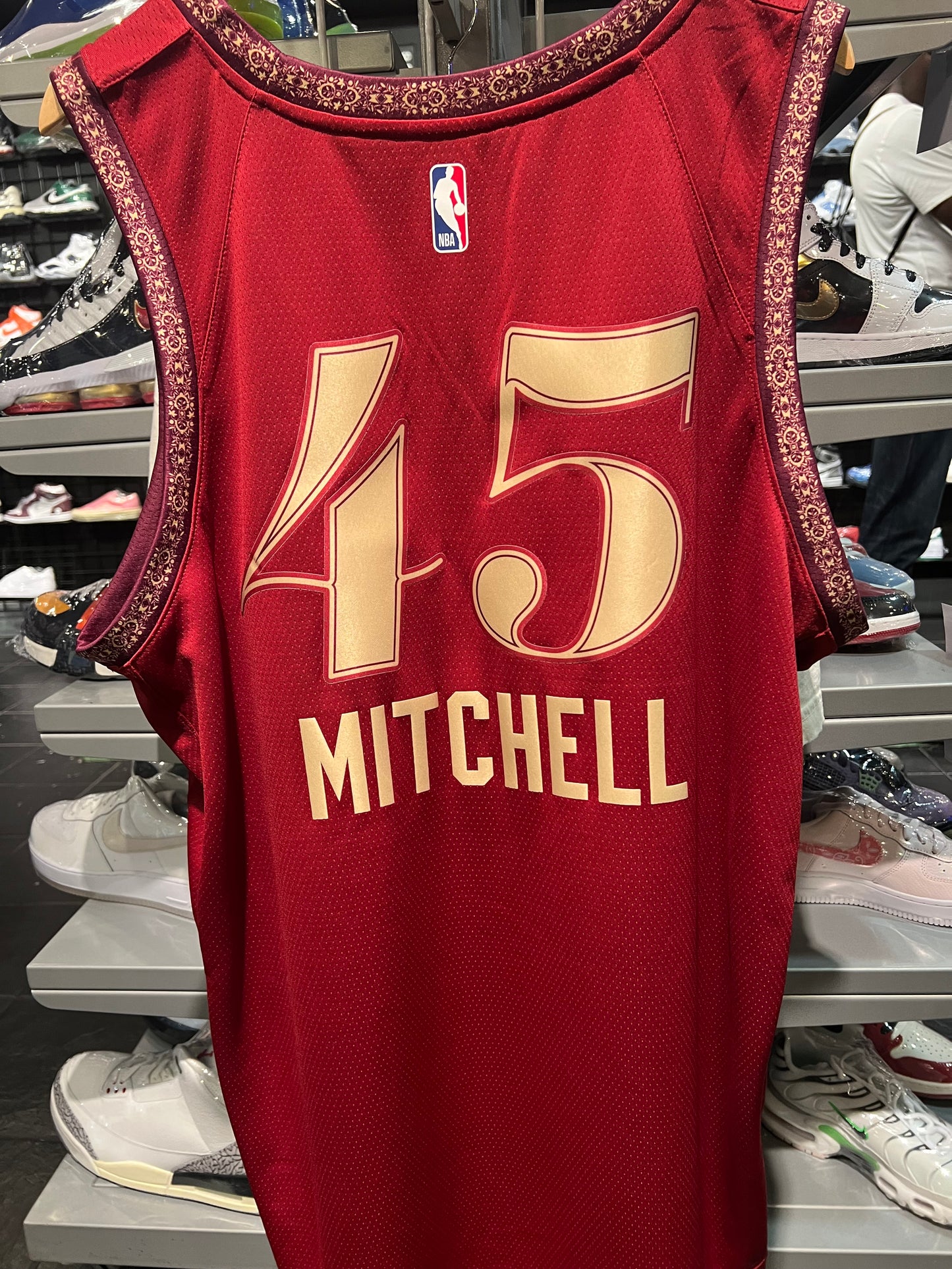 Men’s Cavs Donovan Mitchell Jersey Size XXL Brand New