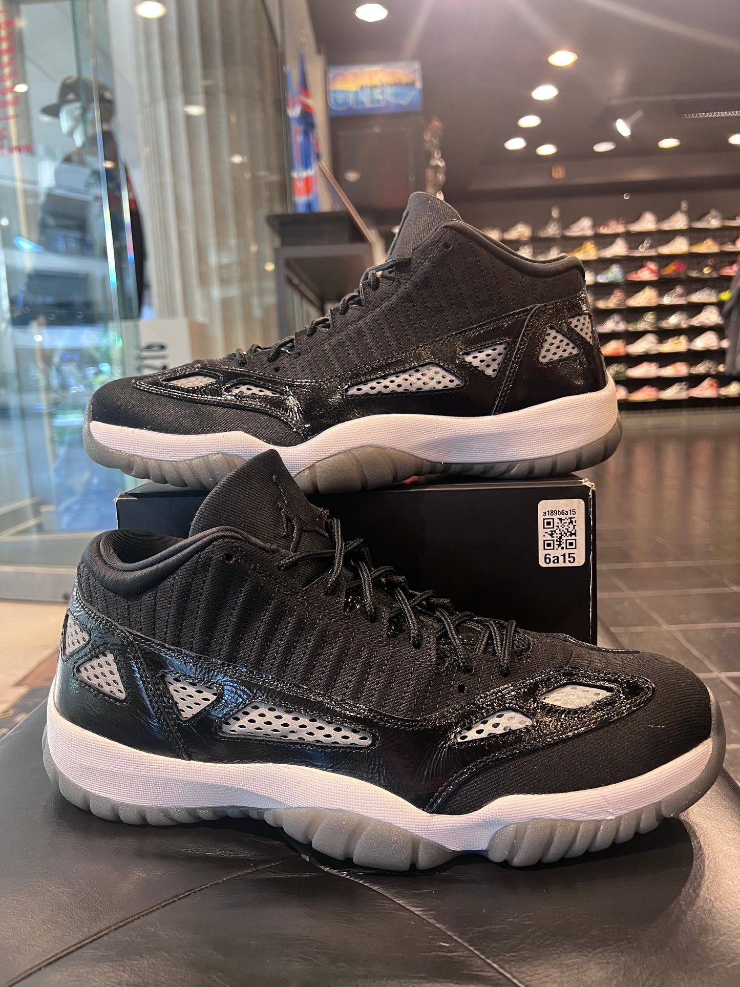 Men’s Air Jordan 11 IE Black White Size 13