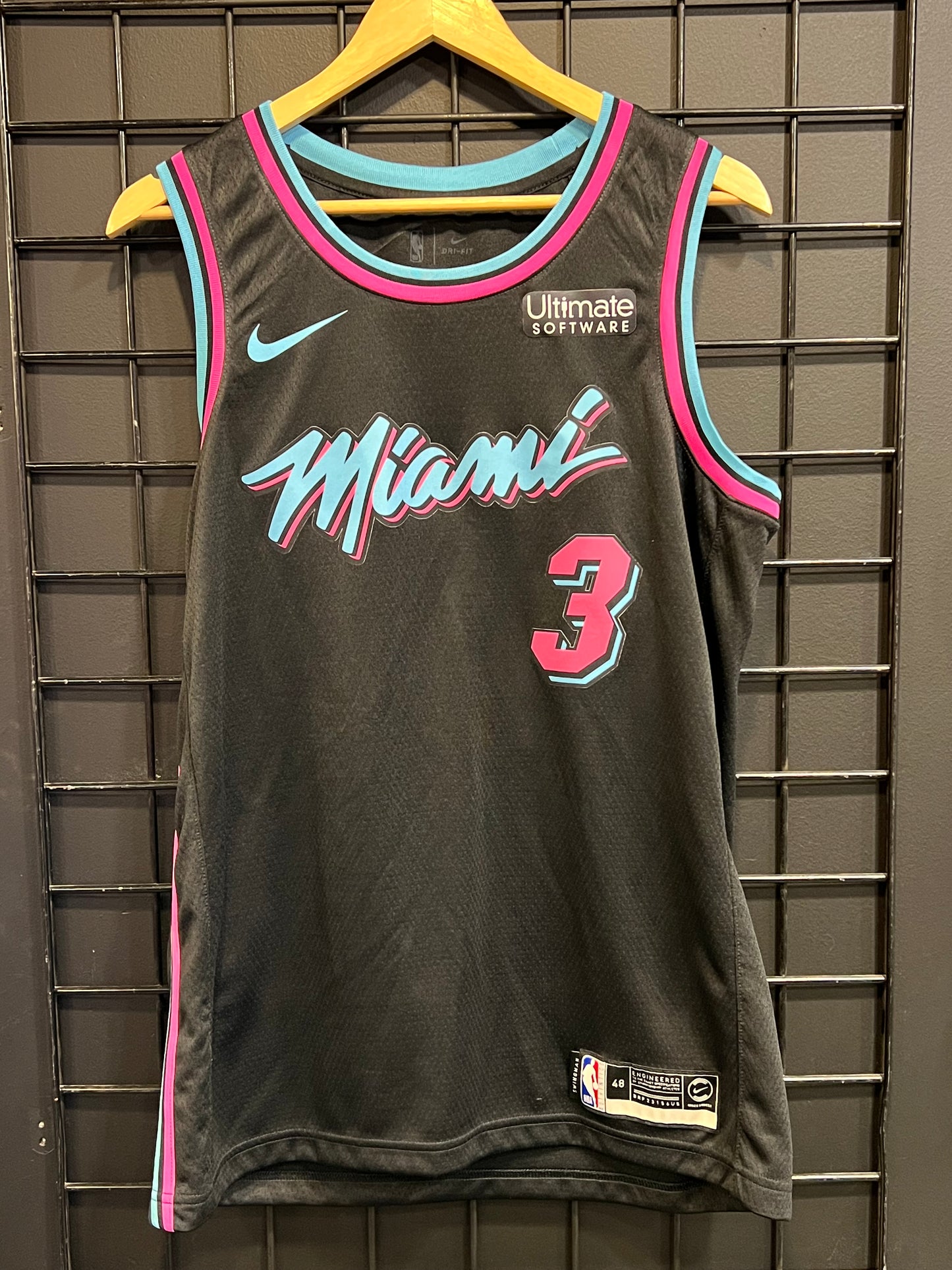 Men’s Miami Heat DWade Jersey Size L