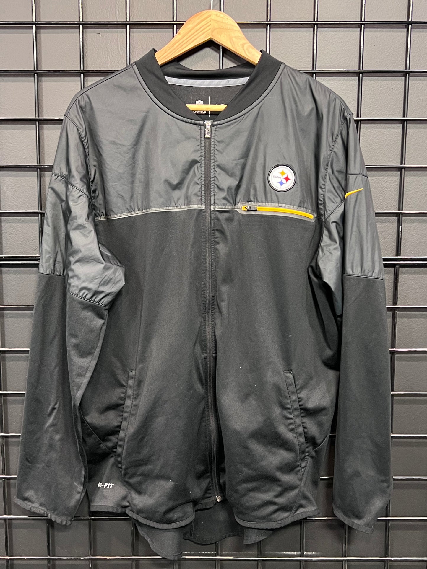 Men’s Nike Steelers Jacket Size L