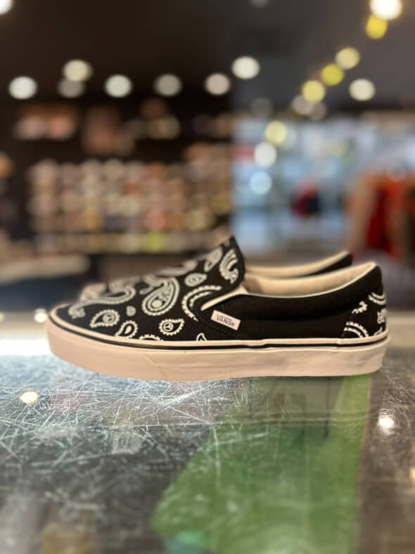 Men’s Vans Slip On Black Bandana Size 9