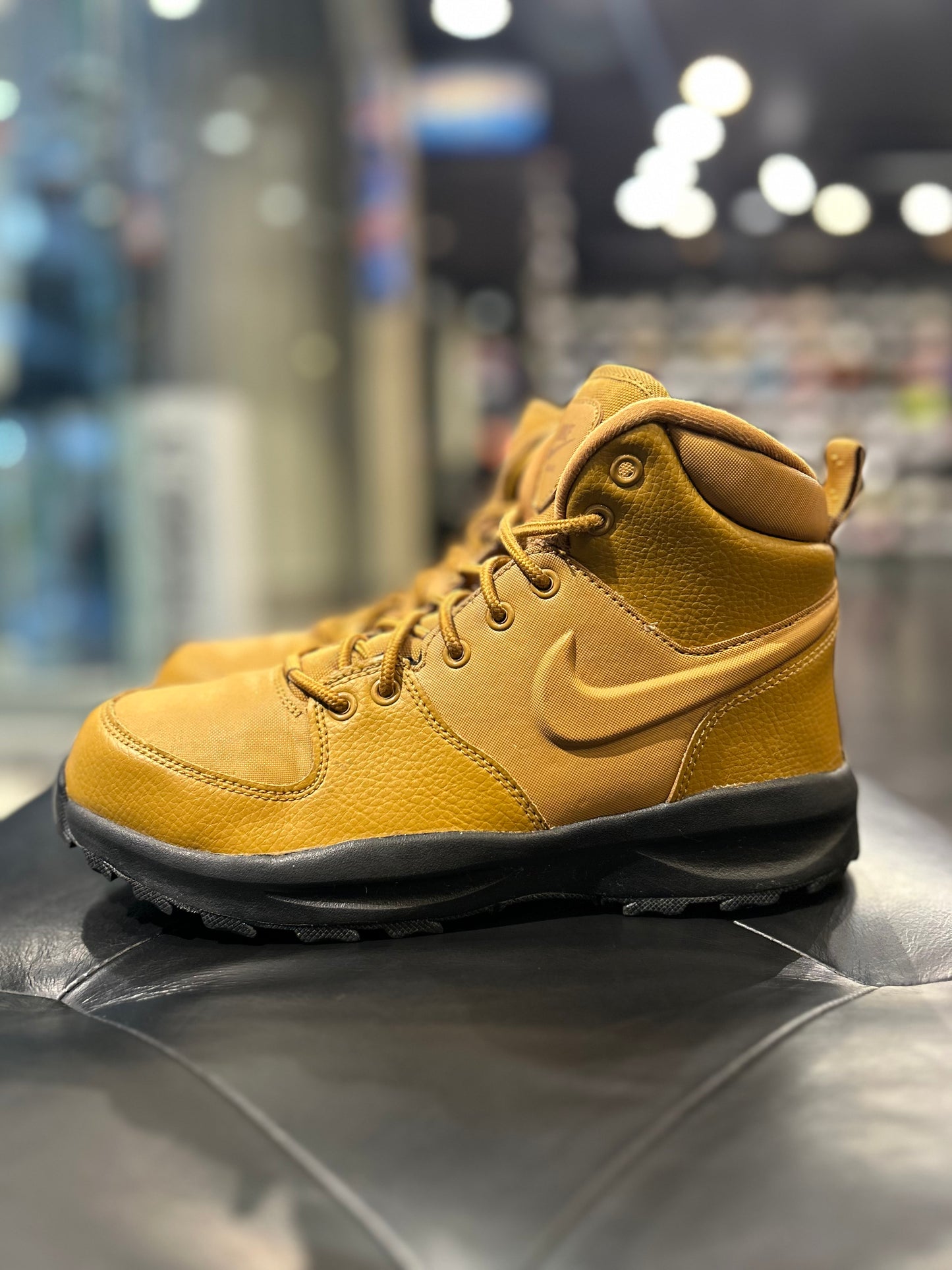 Nike Manoa Boots Size 7y