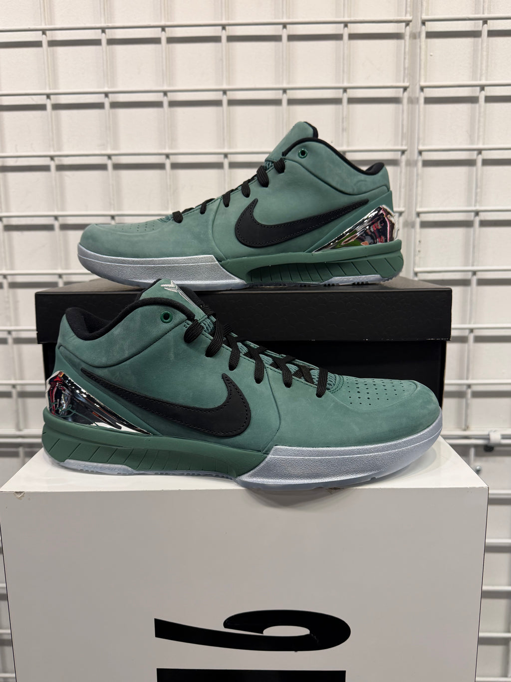 Men’s Kobe 4 Girl Dad Brand New Shoes Size 9.5