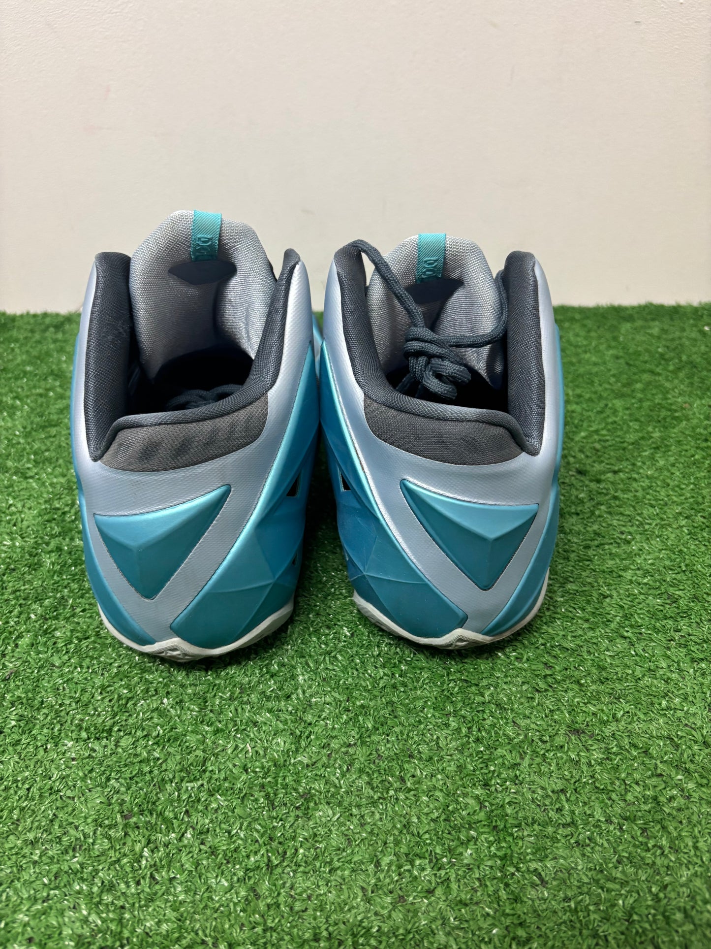 Nike LeBron 11 Gamma Size 10 Mens $160